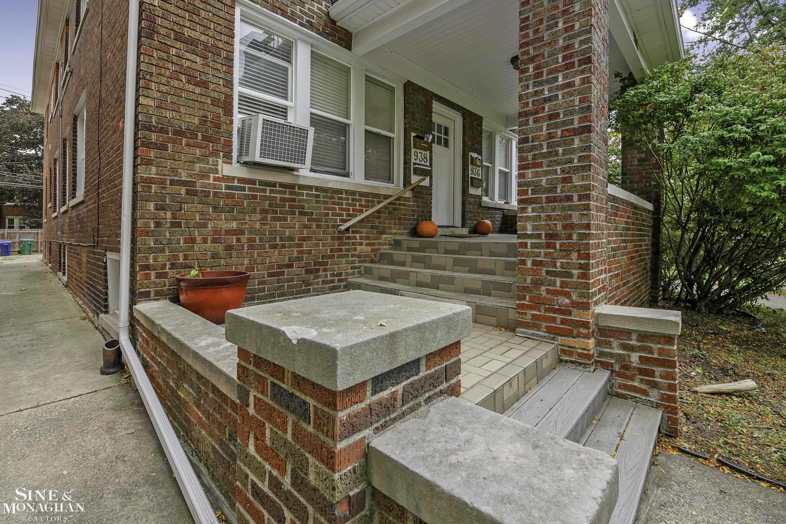 936 Beaconsfield Avenue