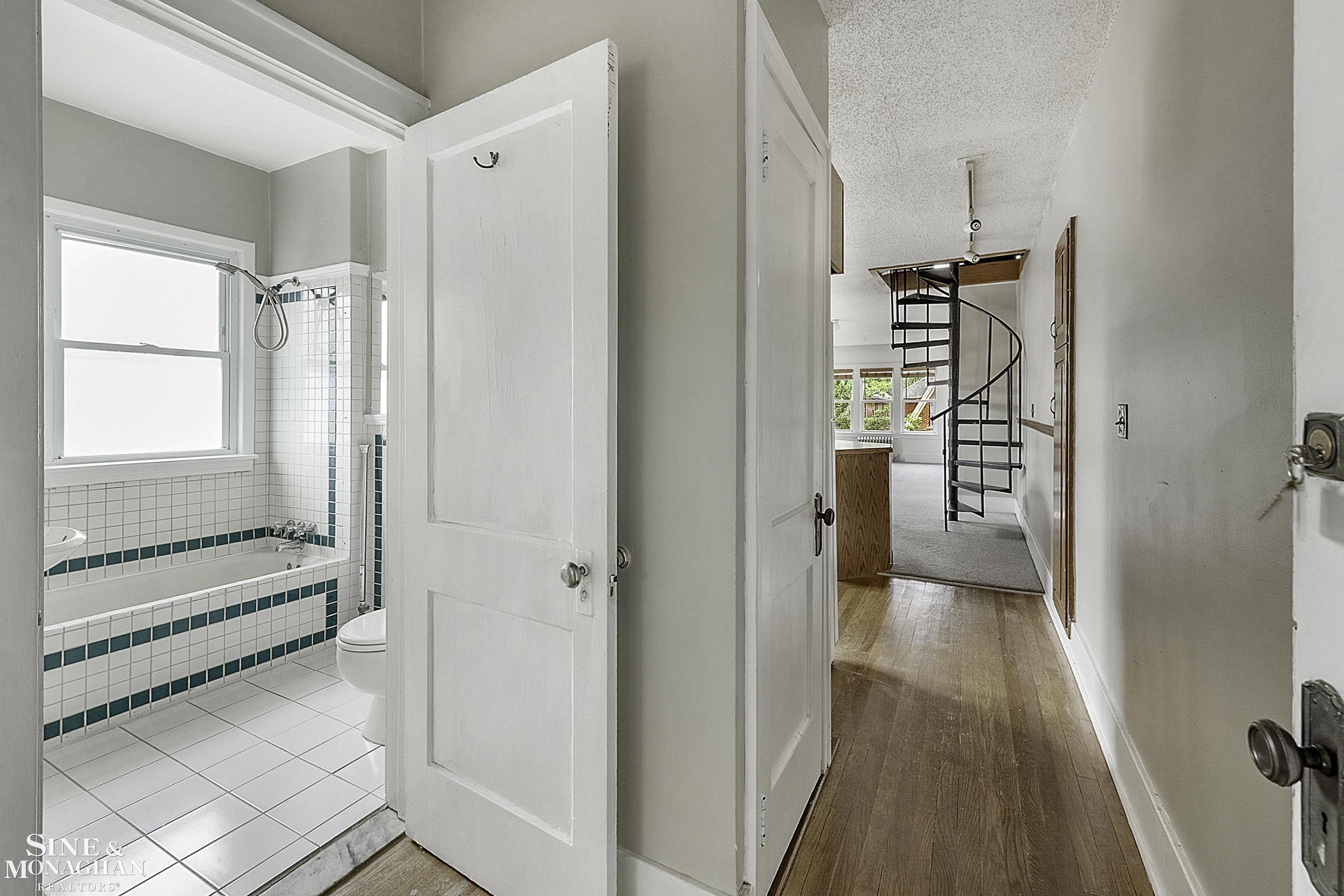 936 Beaconsfield Avenue