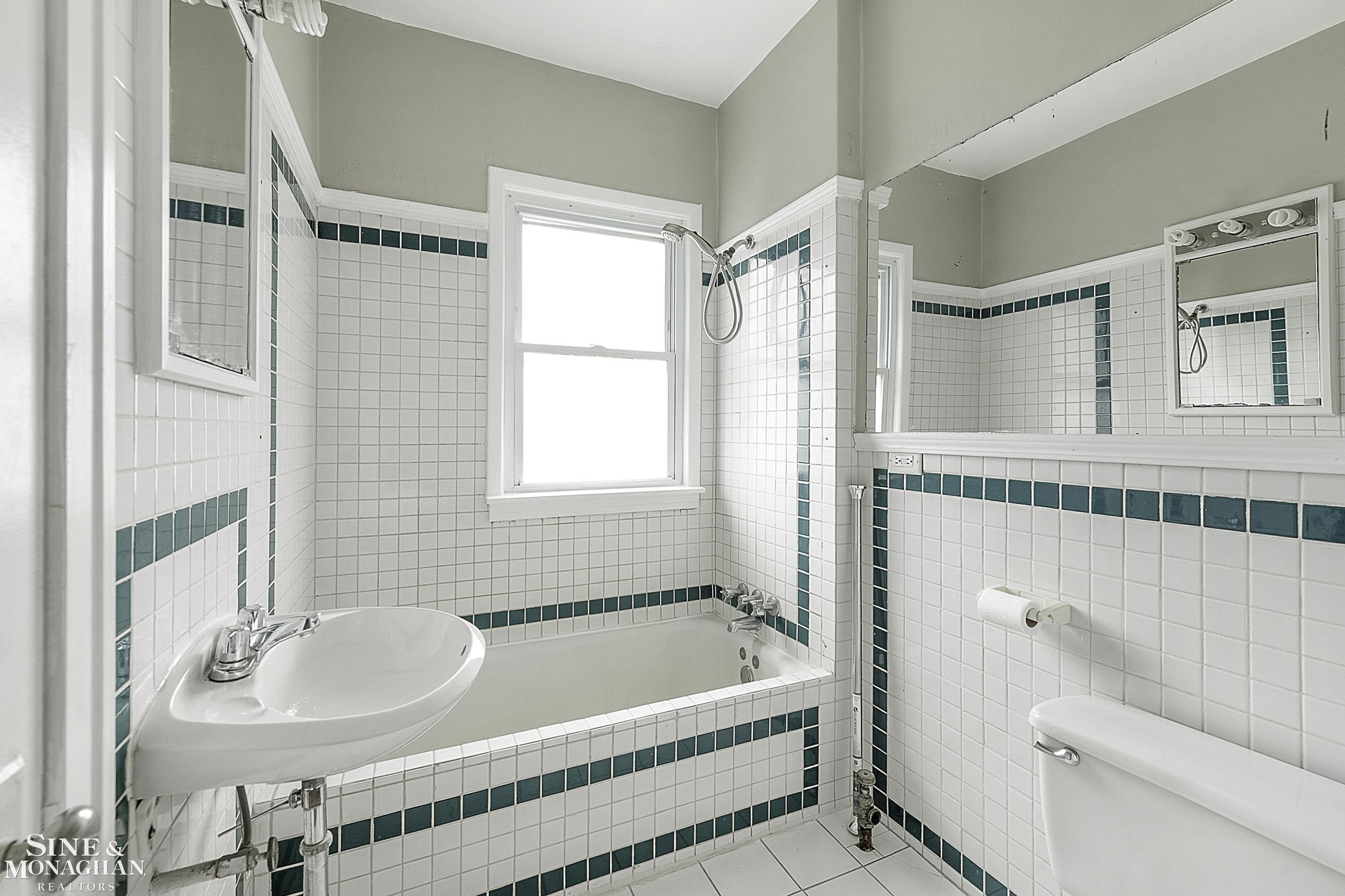 936 Beaconsfield Avenue