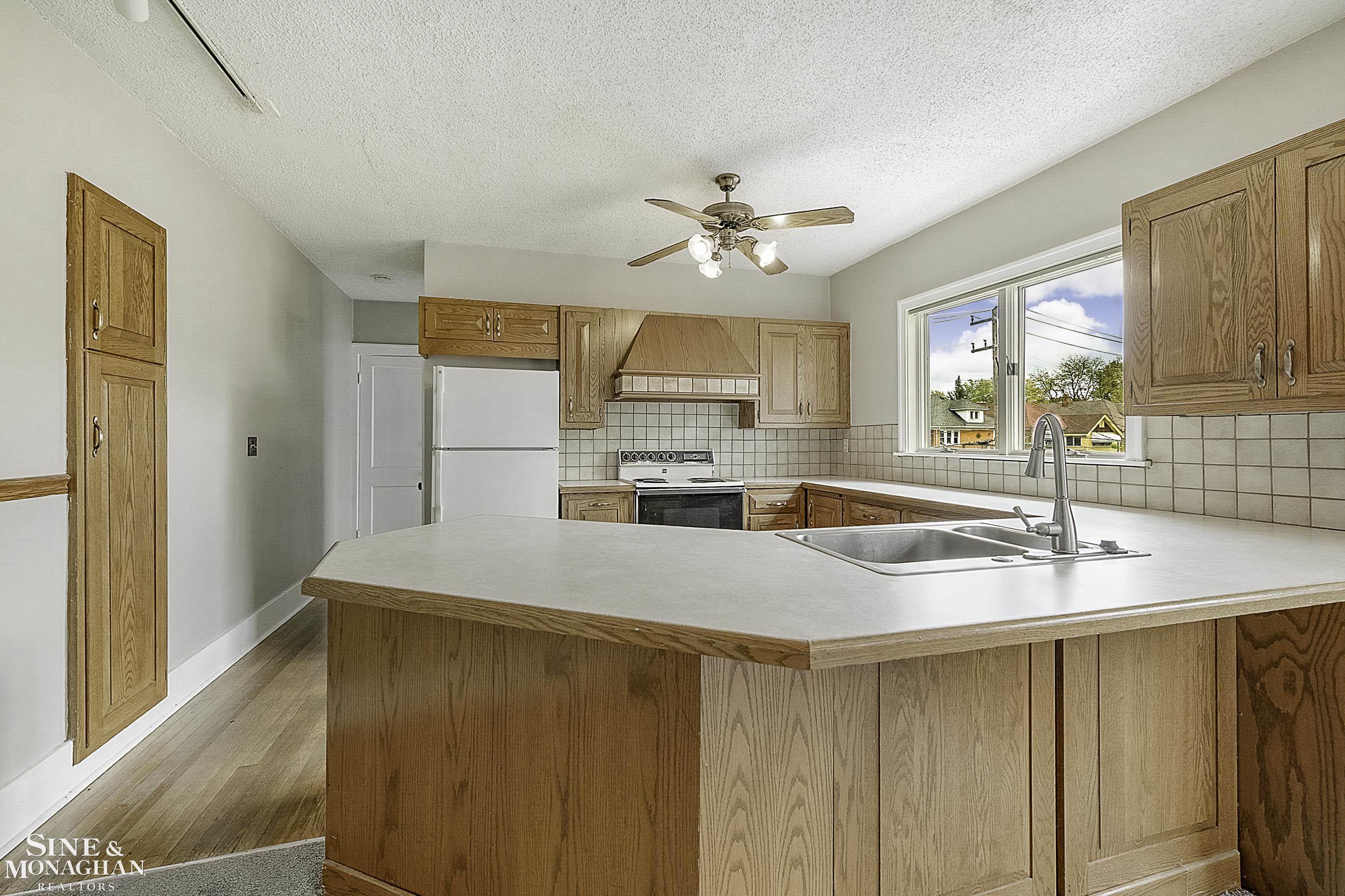 936 Beaconsfield Avenue