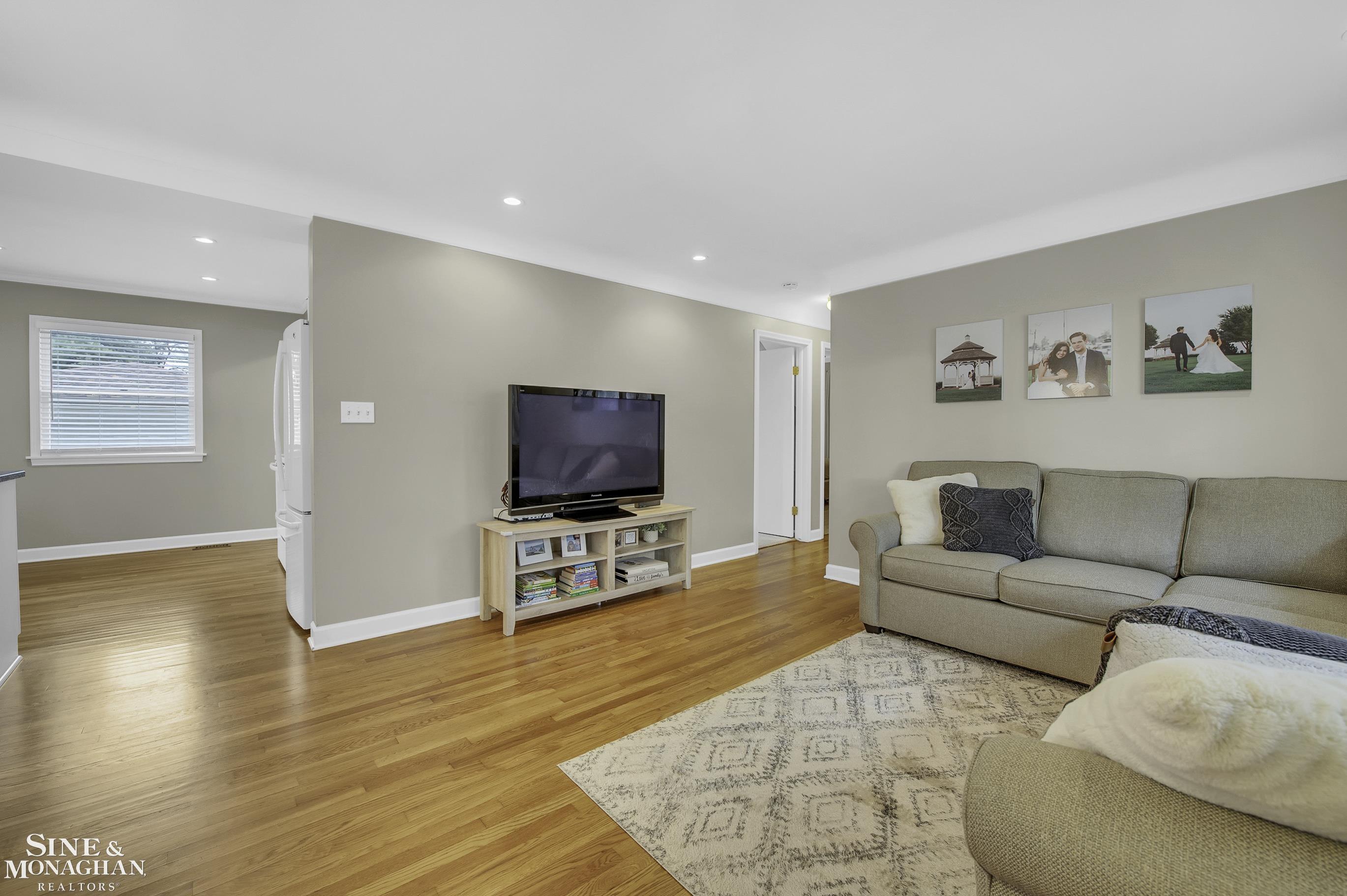 22527 Edgewood Street