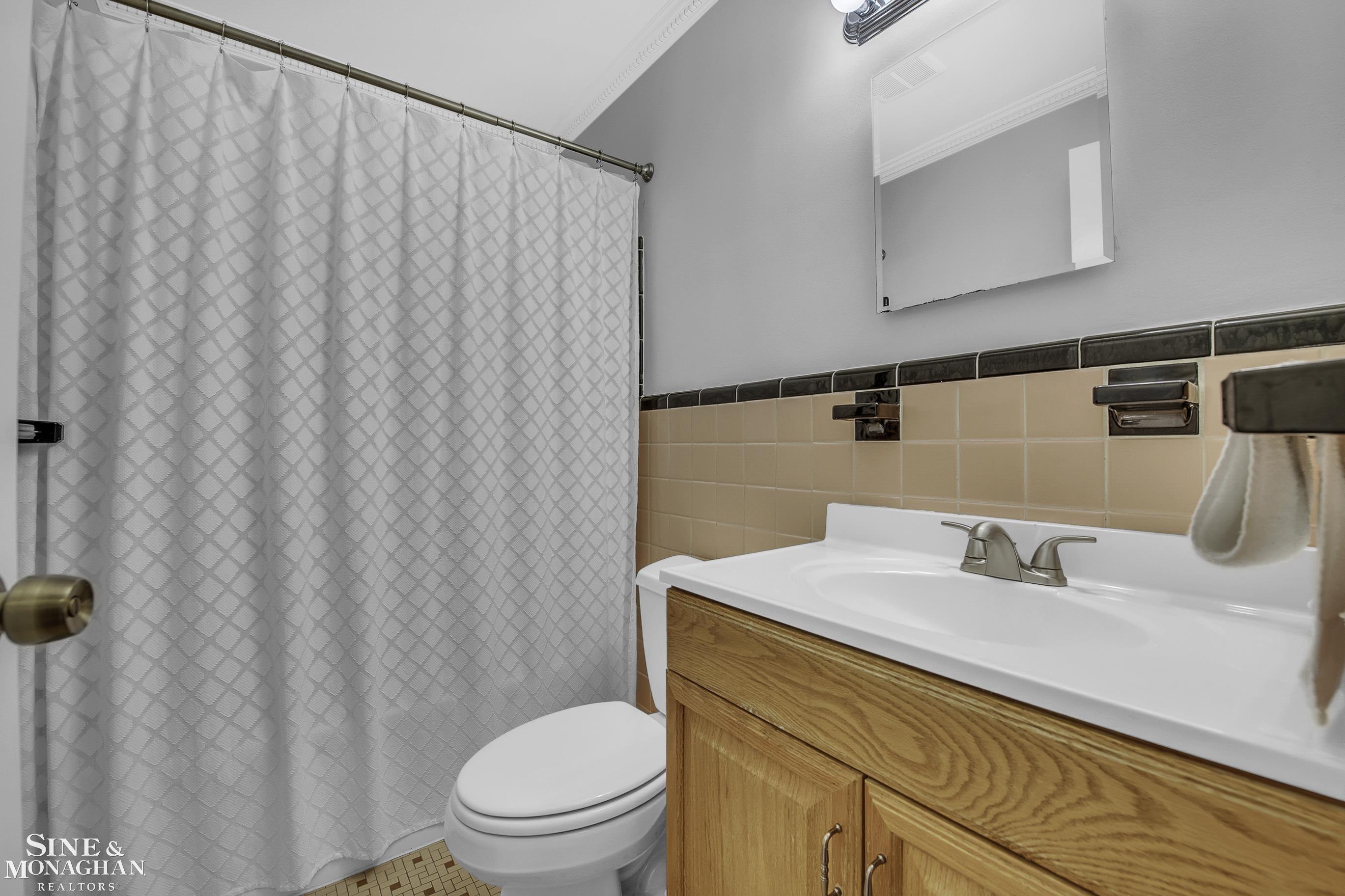 22527 Edgewood Street