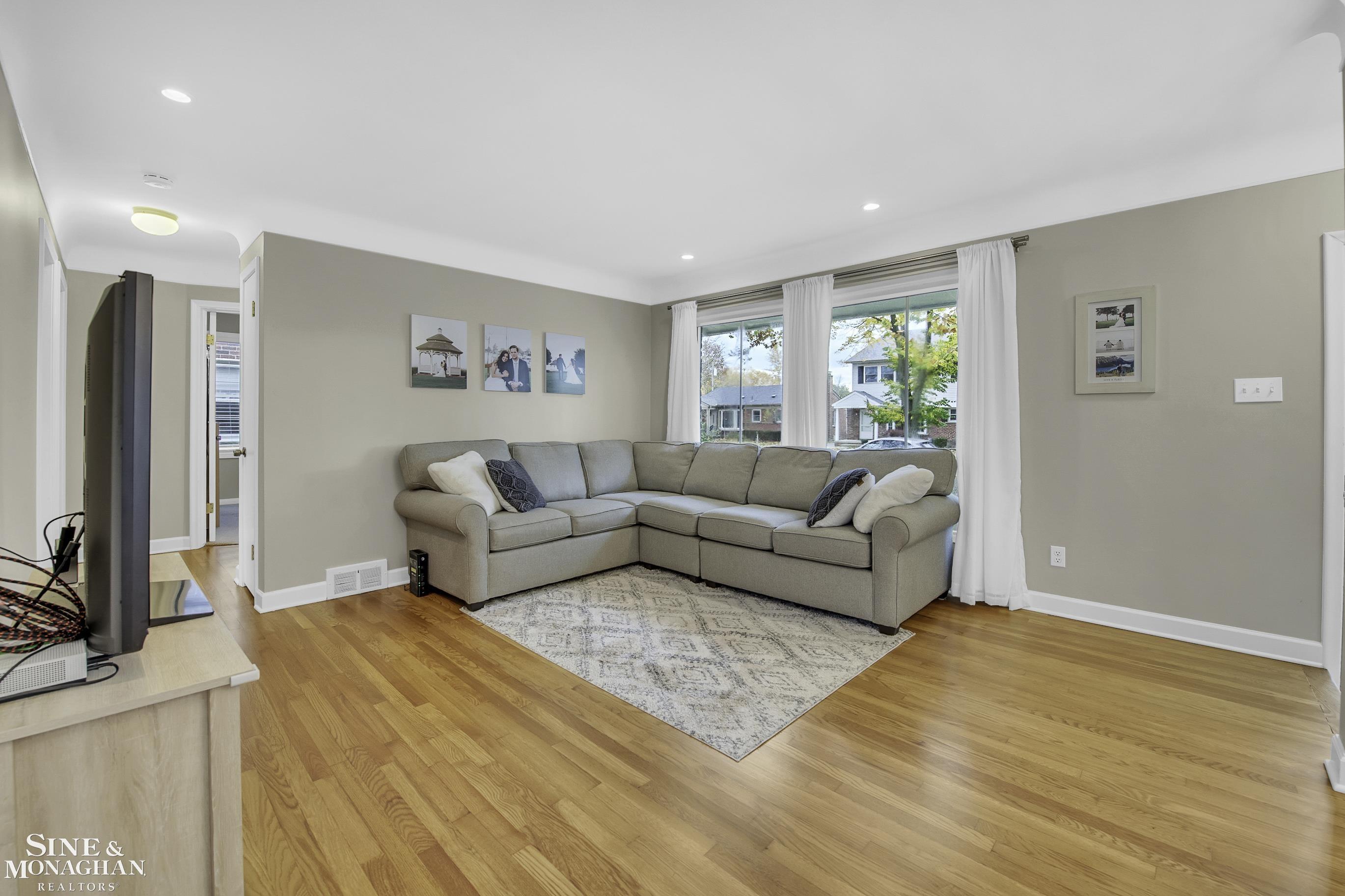 22527 Edgewood Street