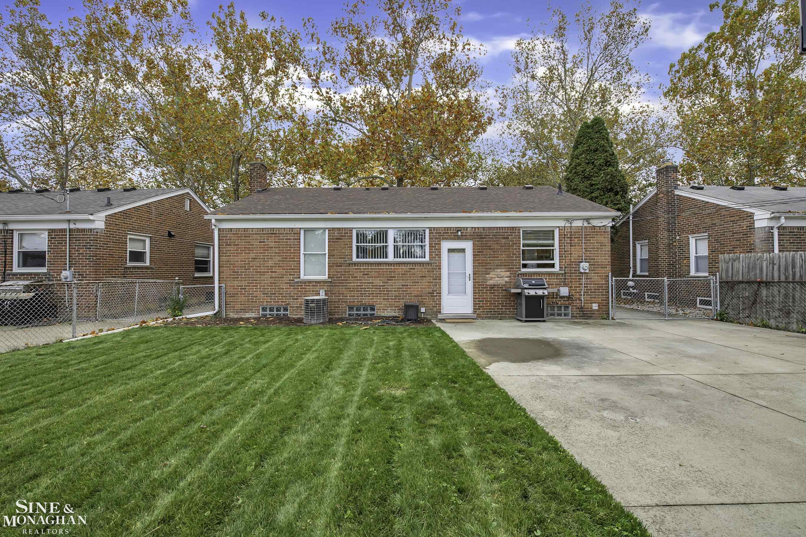 22527 Edgewood Street