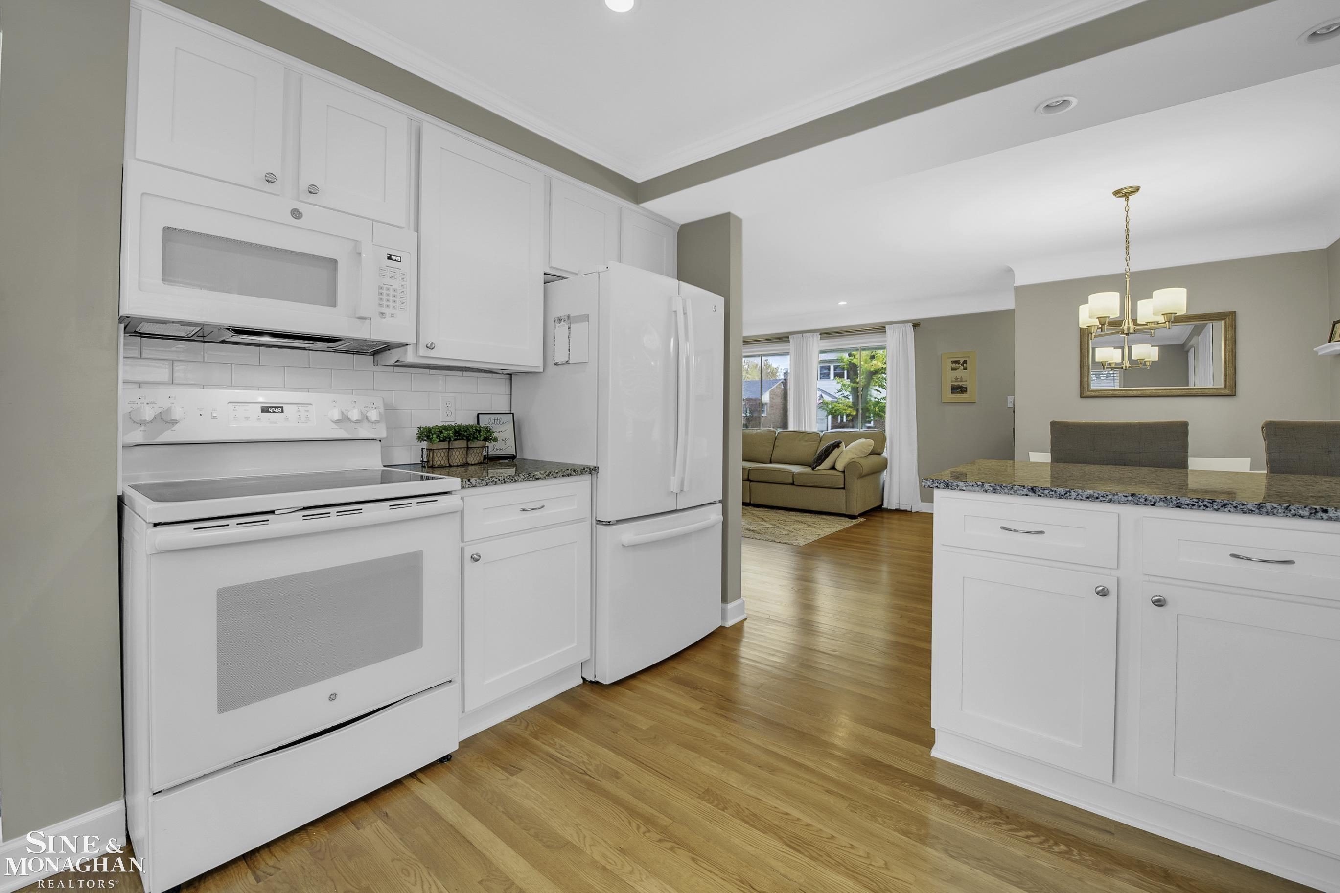 22527 Edgewood Street