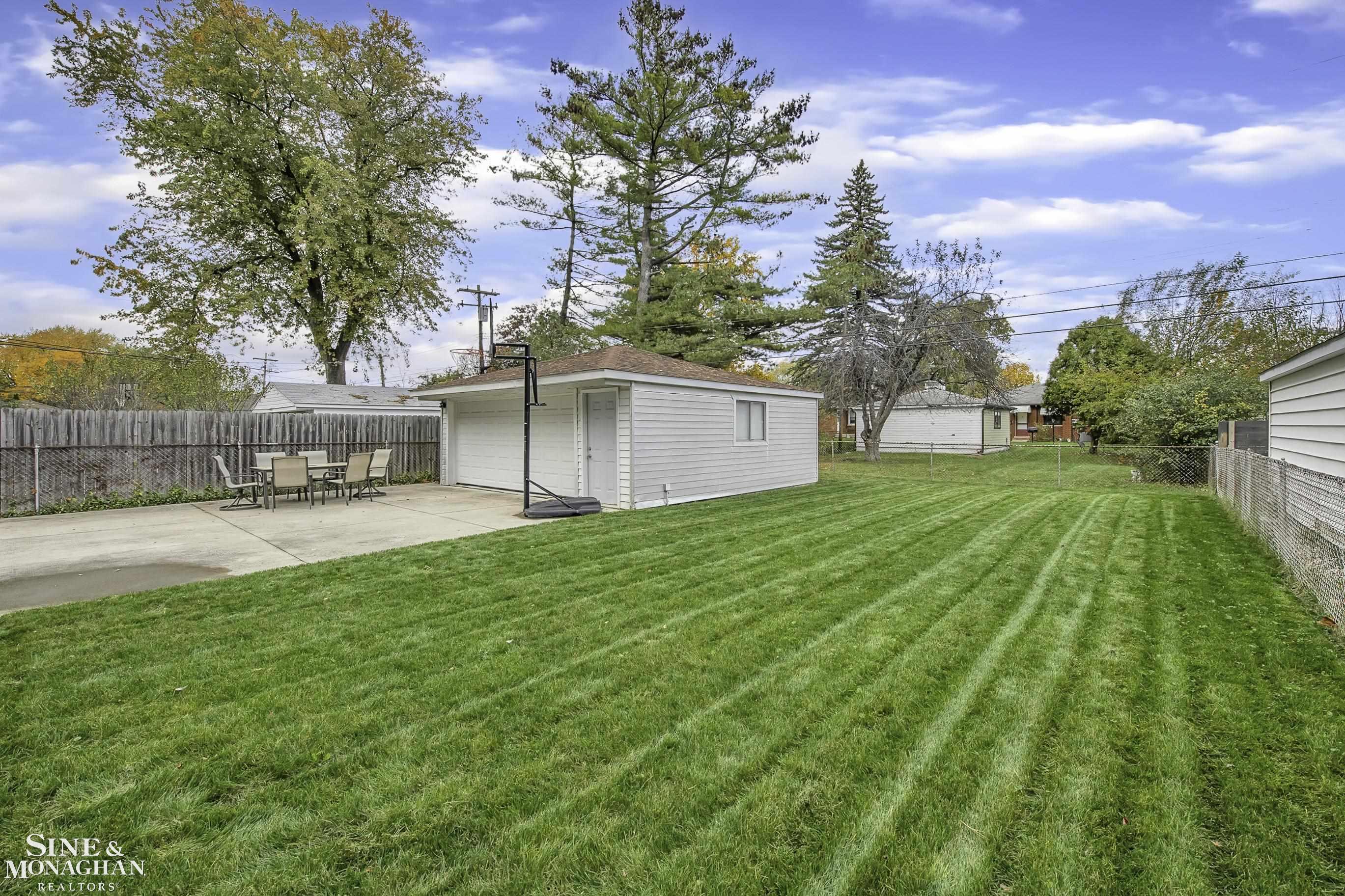 22527 Edgewood Street