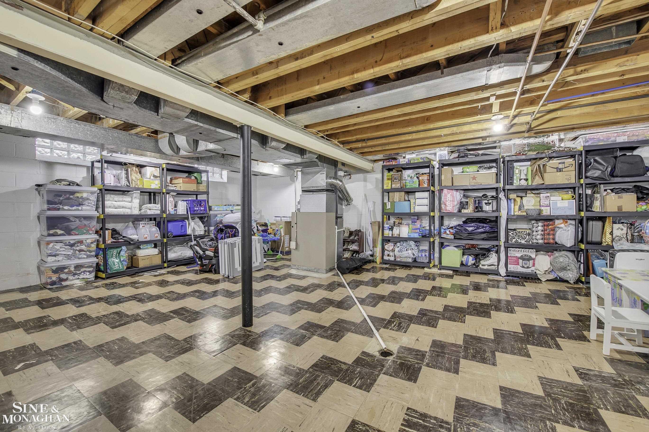 22527 Edgewood Street