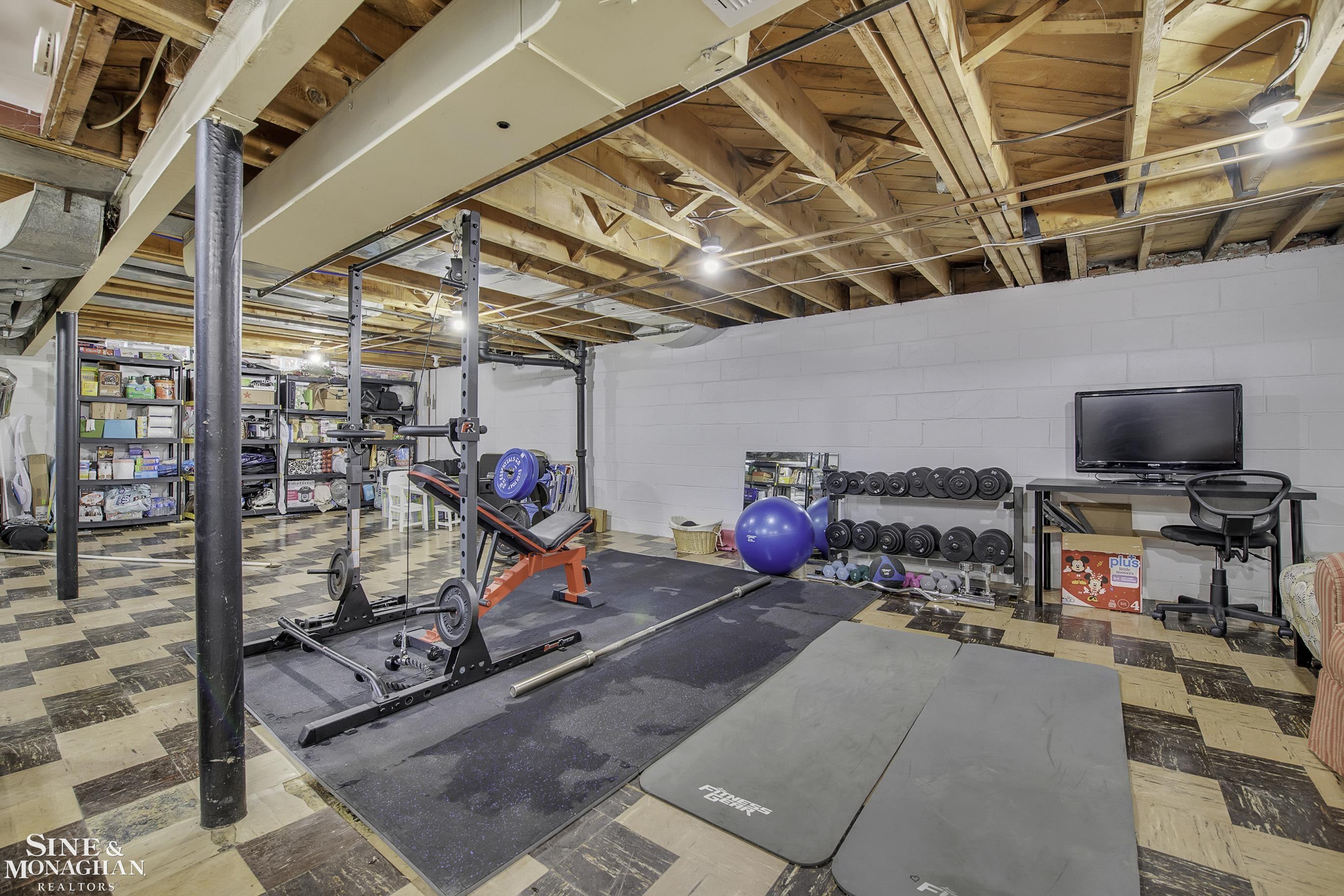 22527 Edgewood Street