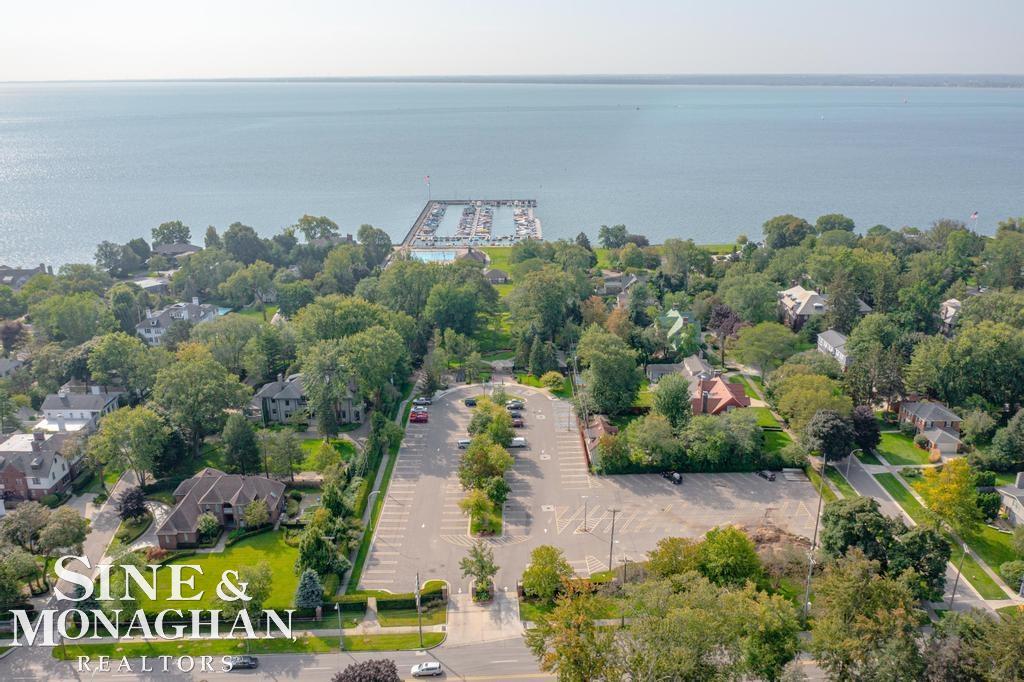 861 Grosse Pointe