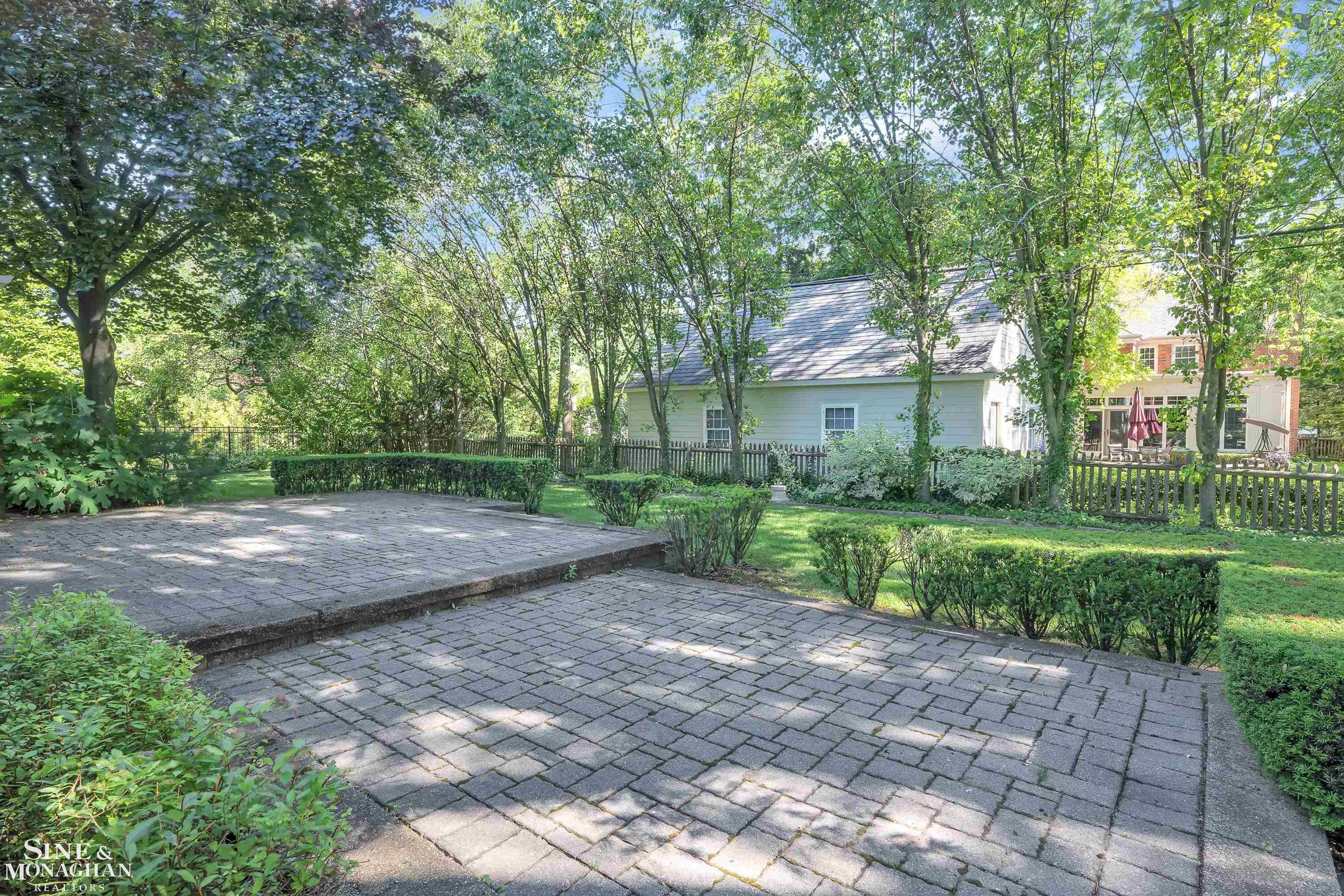 54 Willow Tree Place