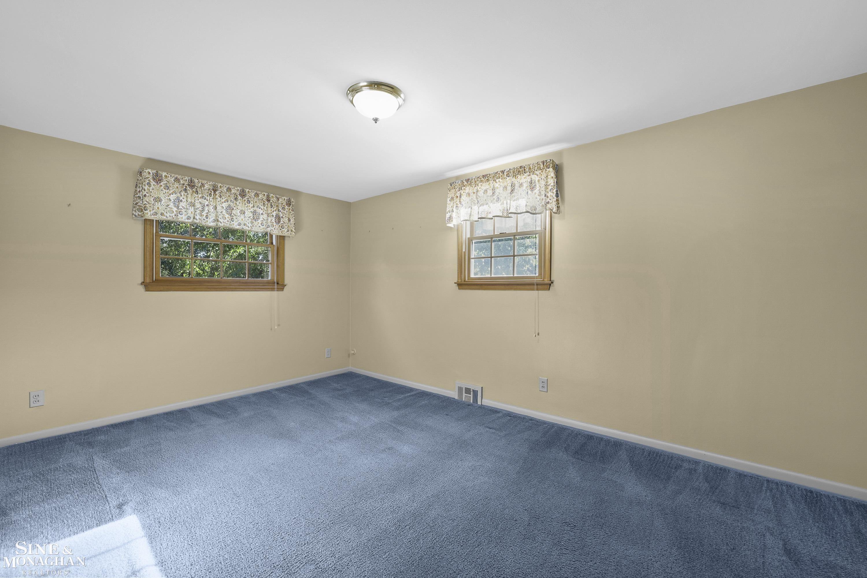 581 N Rosedale Court