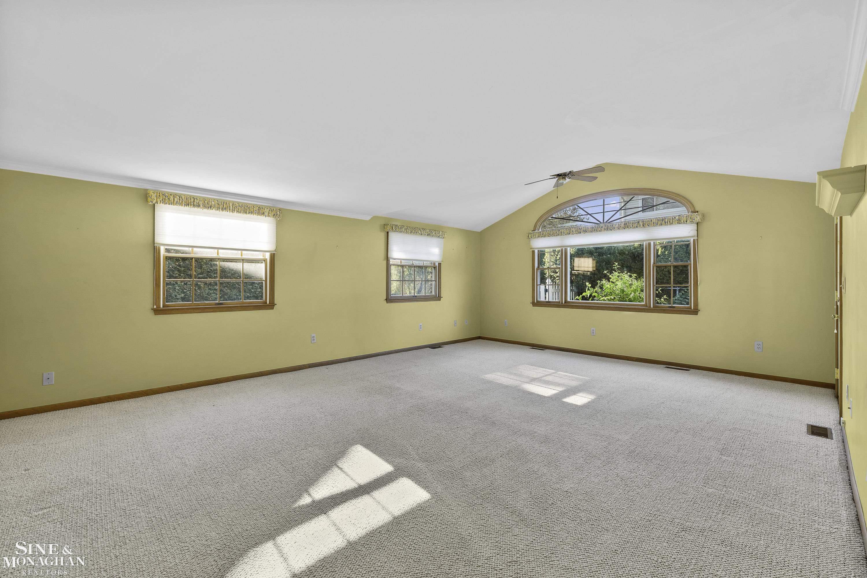 581 N Rosedale Court