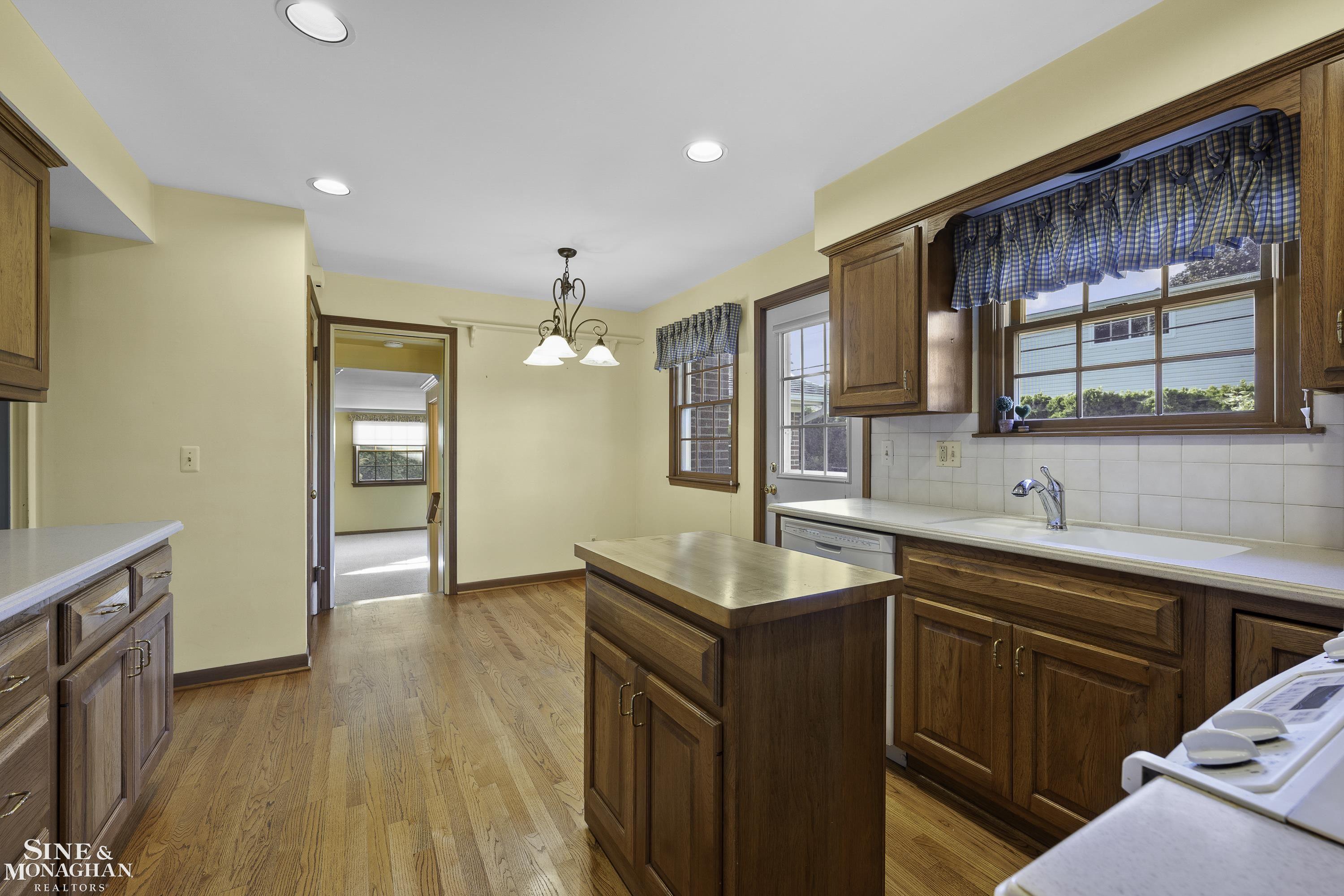 581 N Rosedale Court