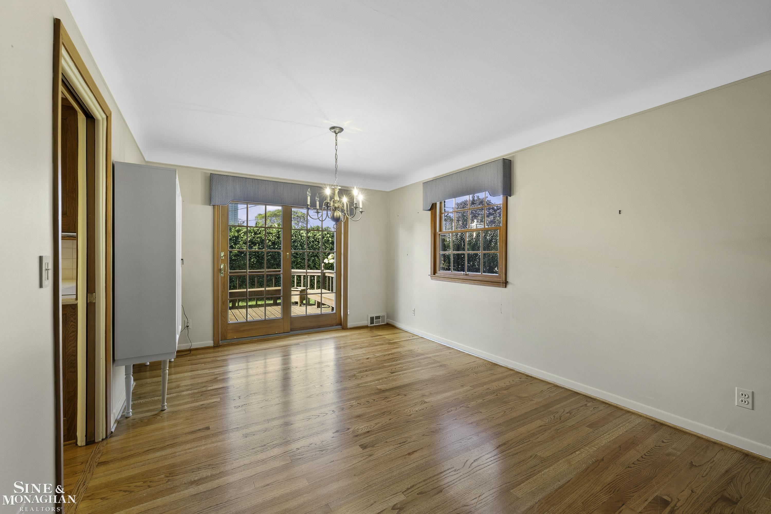 581 N Rosedale Court