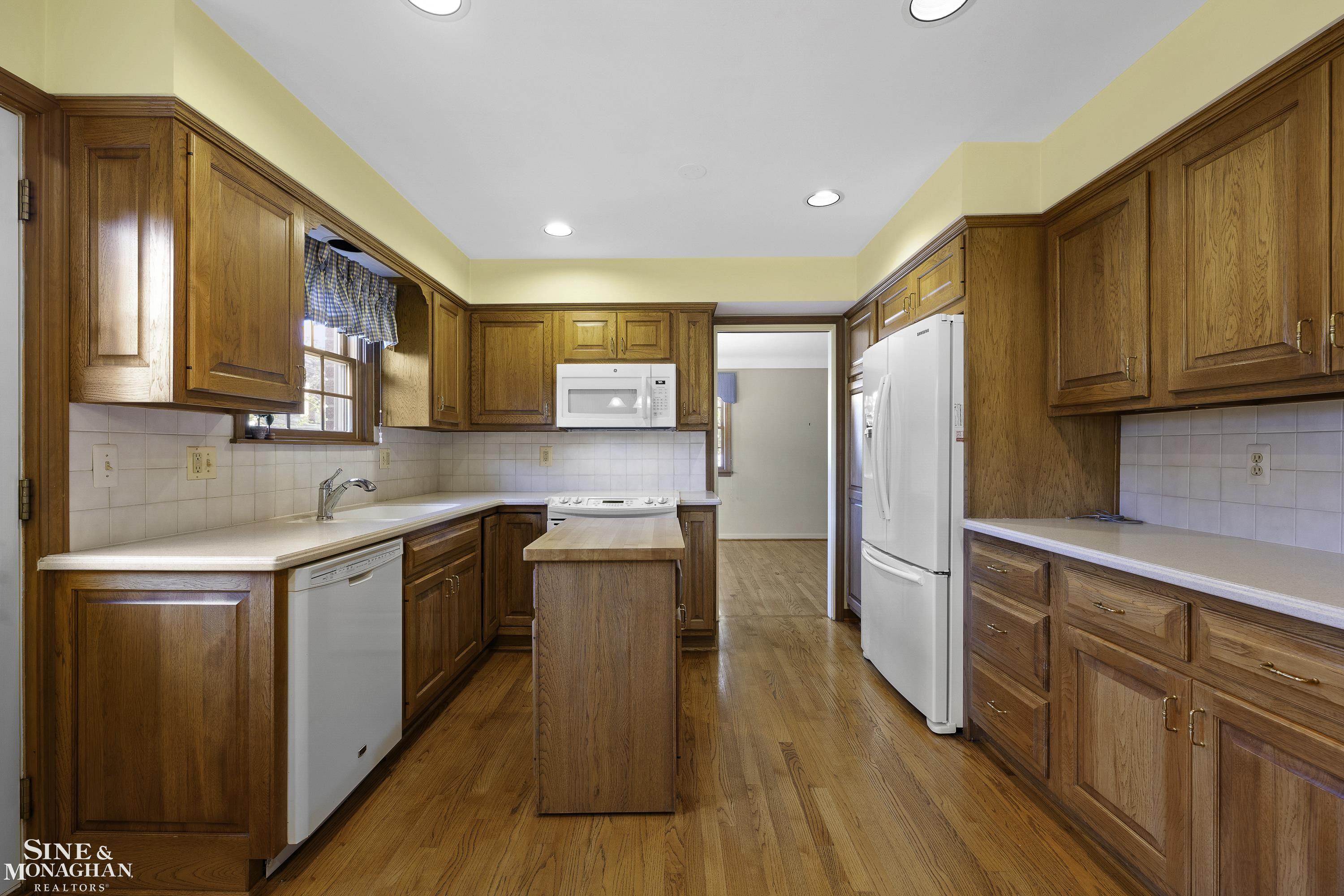 581 N Rosedale Court