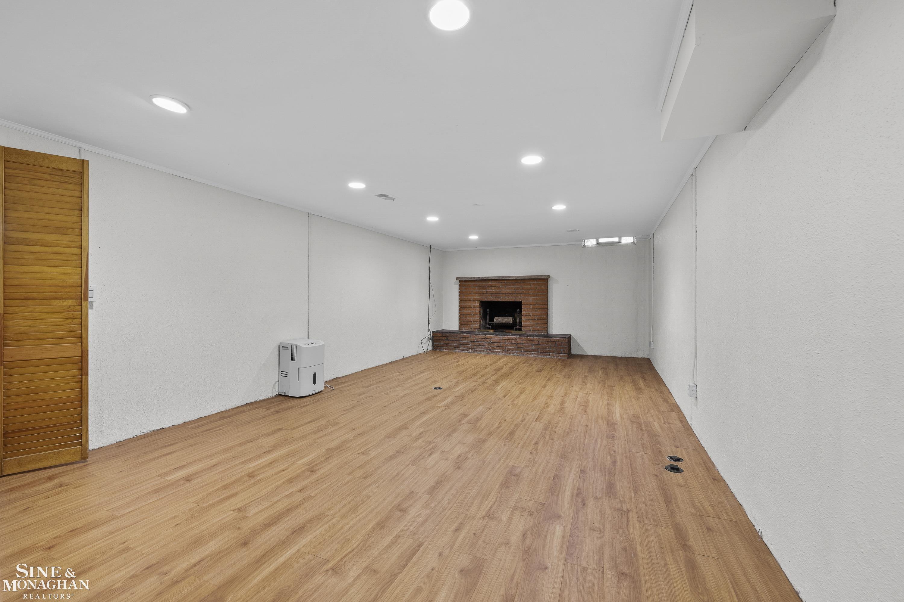 581 N Rosedale Court