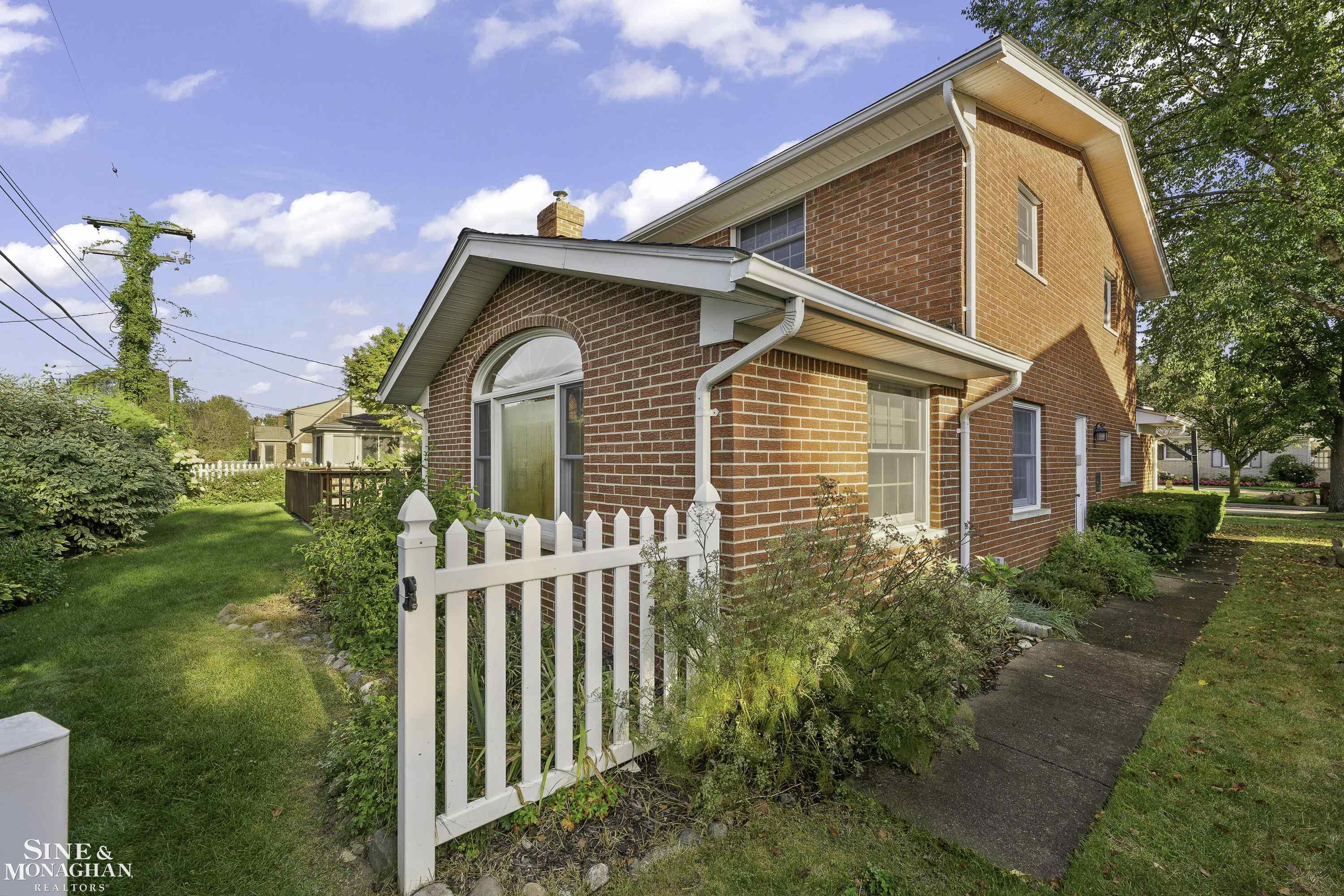 581 N Rosedale Court