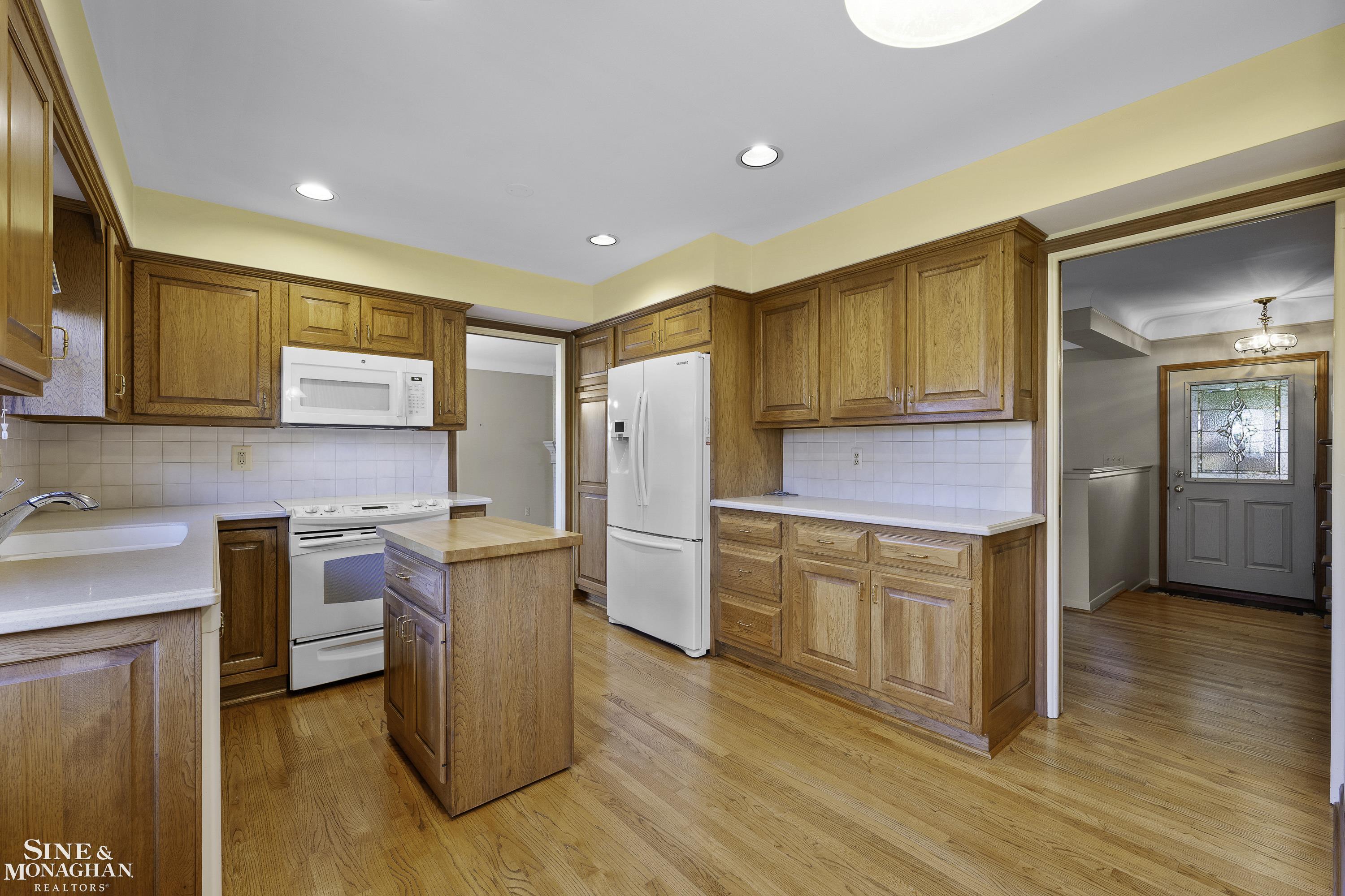 581 N Rosedale Court