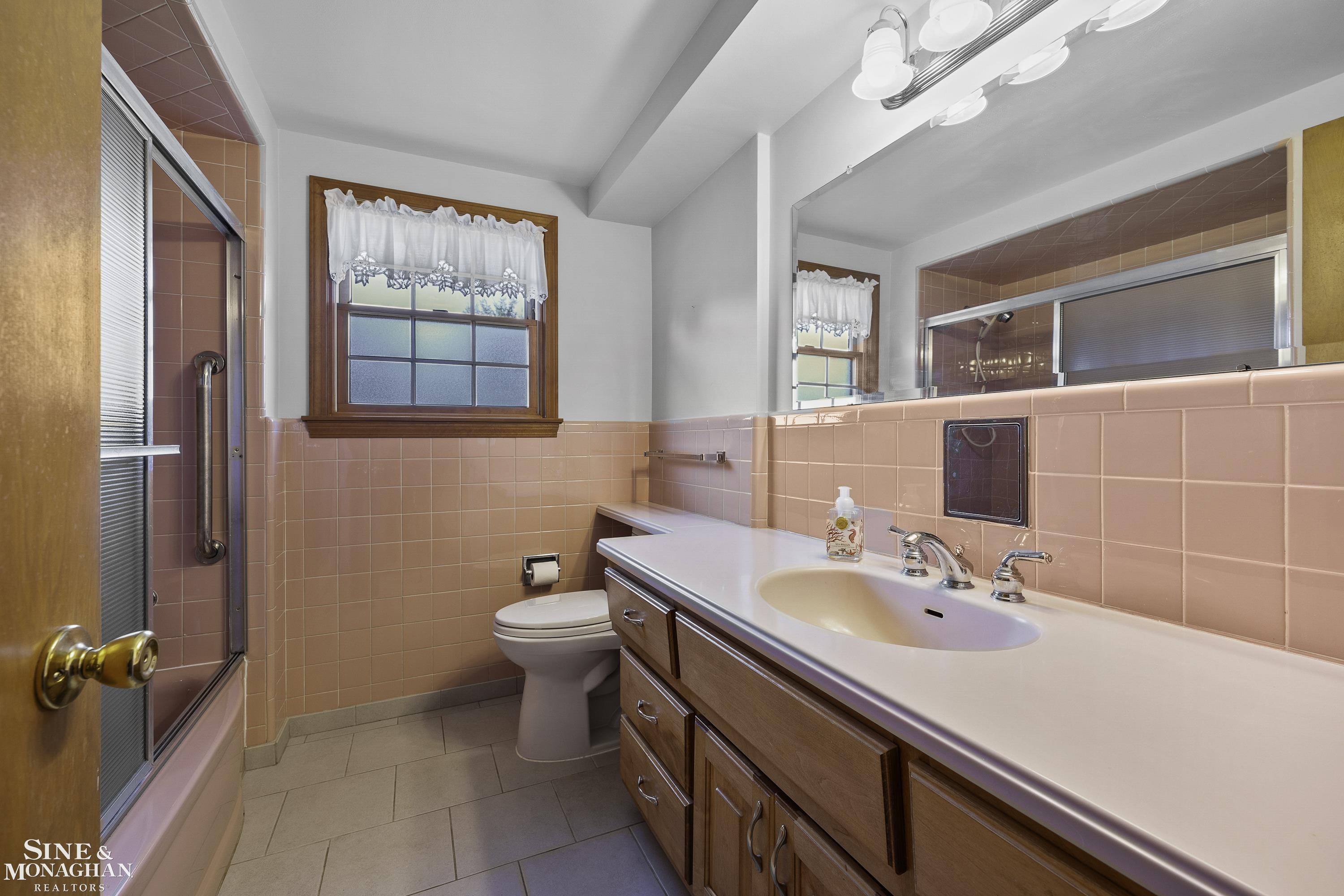 581 N Rosedale Court