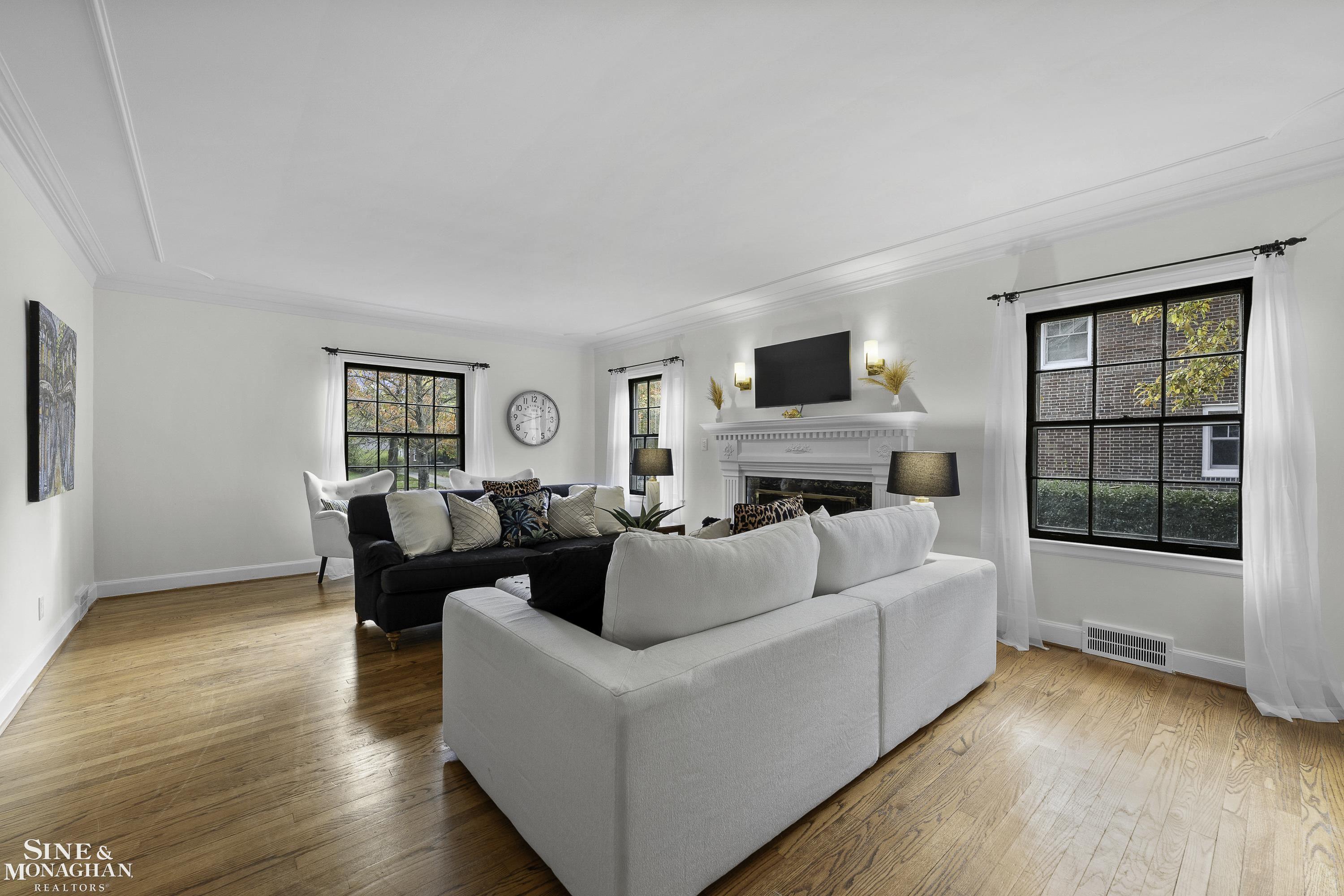 1385 Devonshire Road