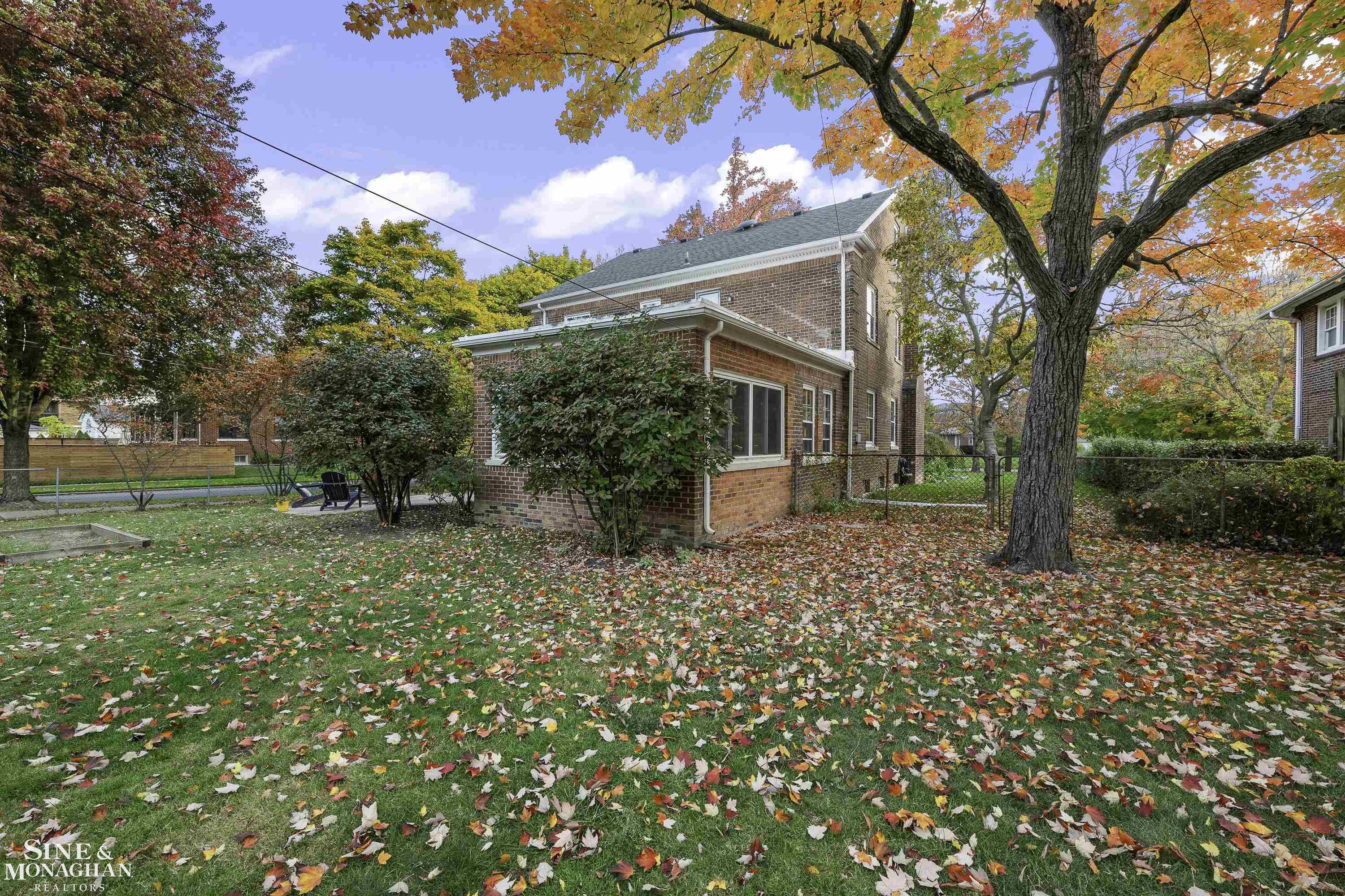 1385 Devonshire Road