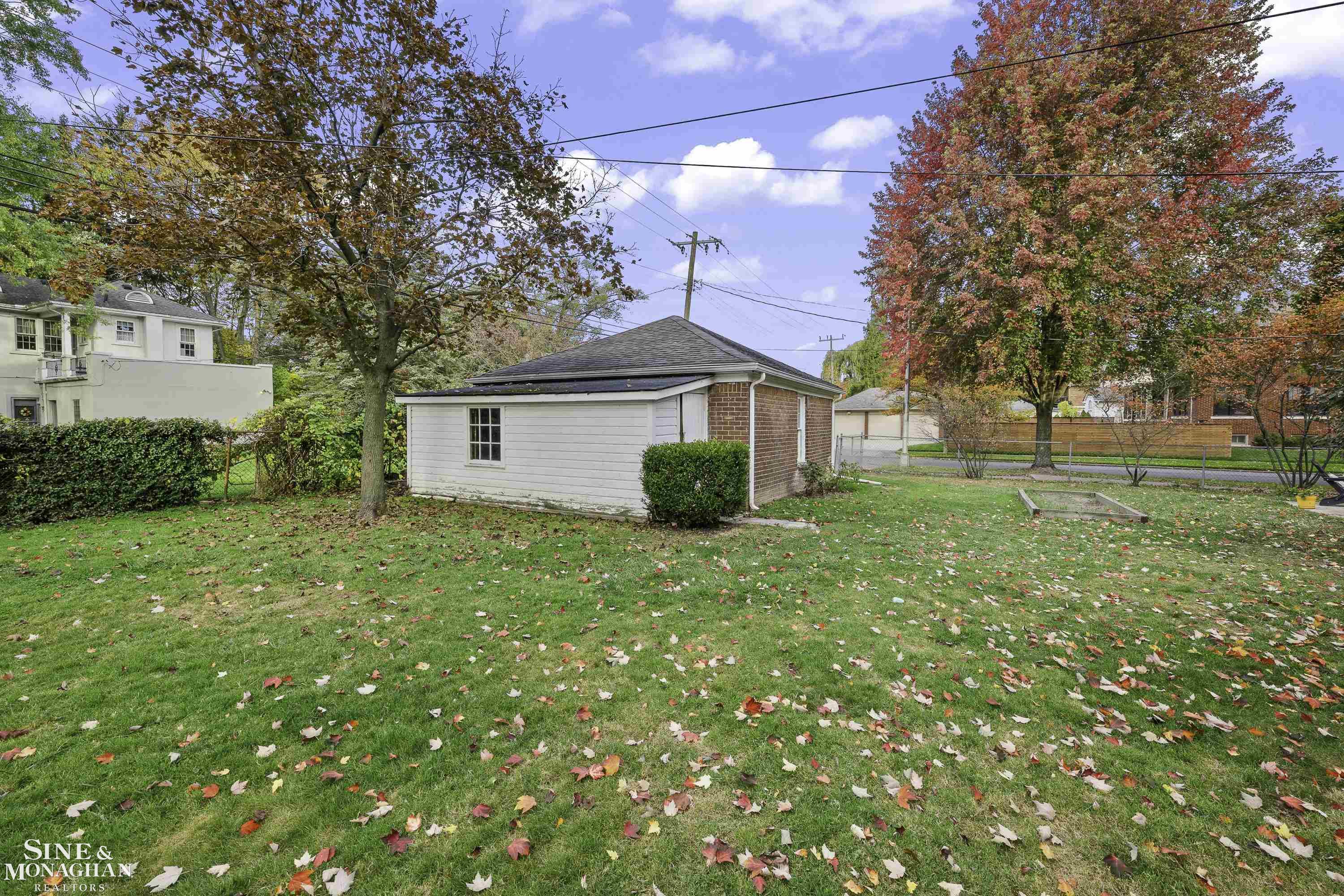 1385 Devonshire Road