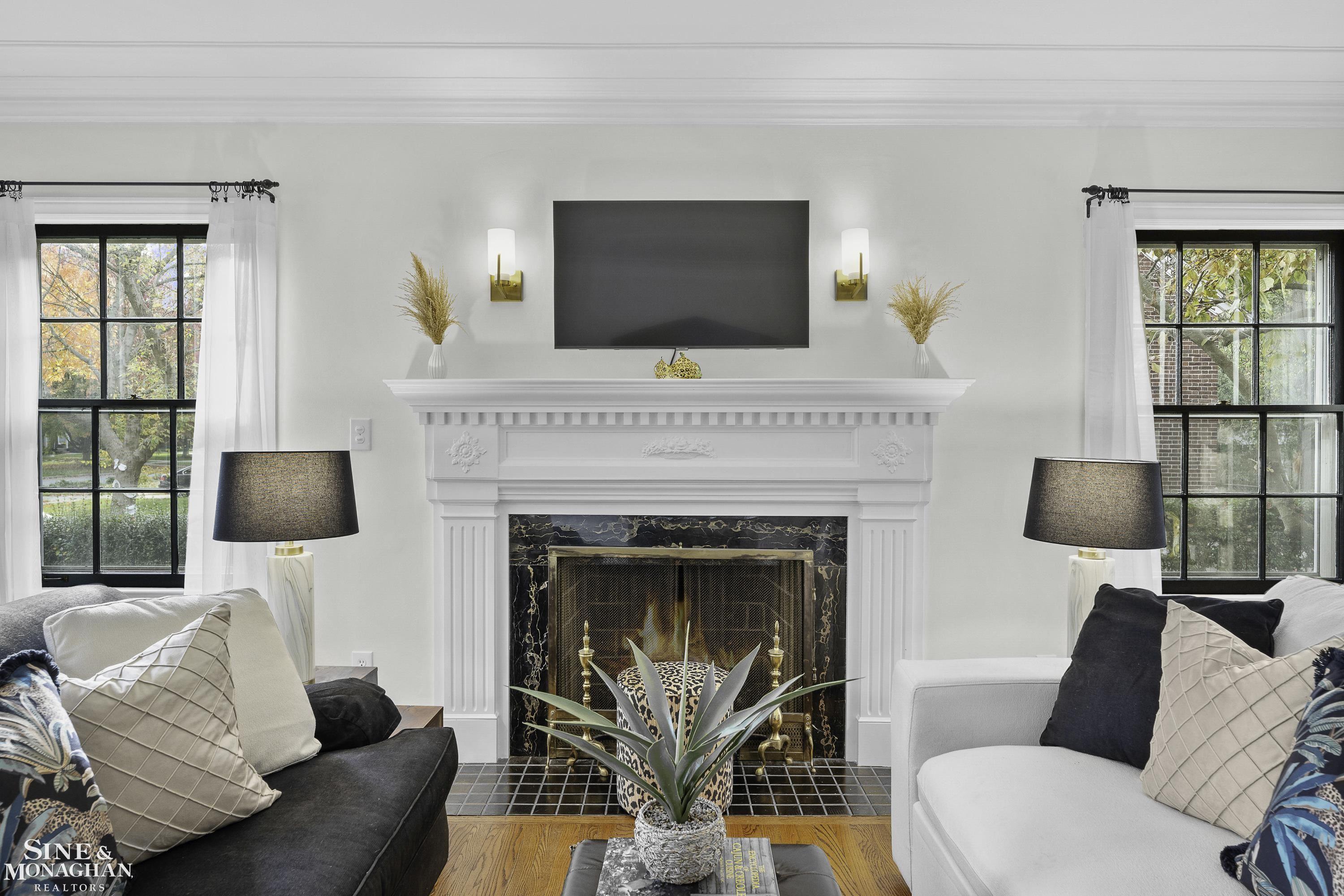 1385 Devonshire Road