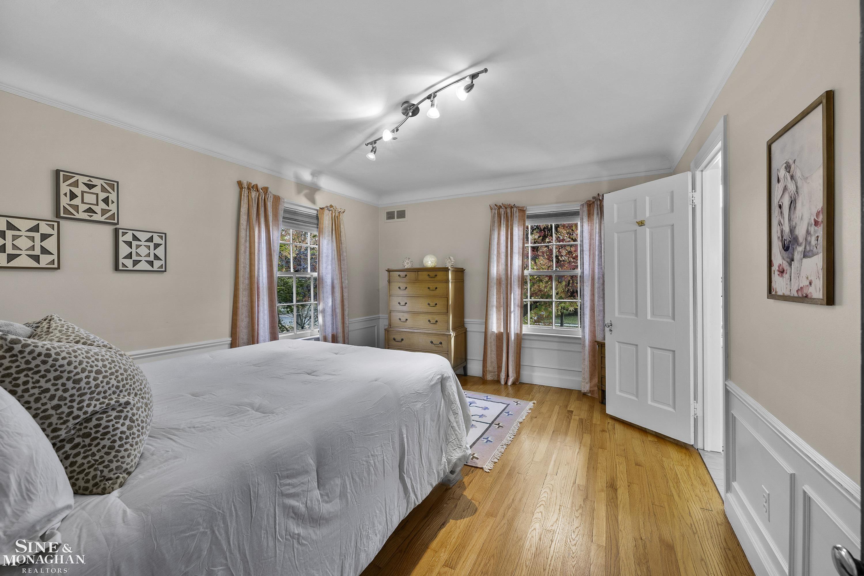 1385 Devonshire Road