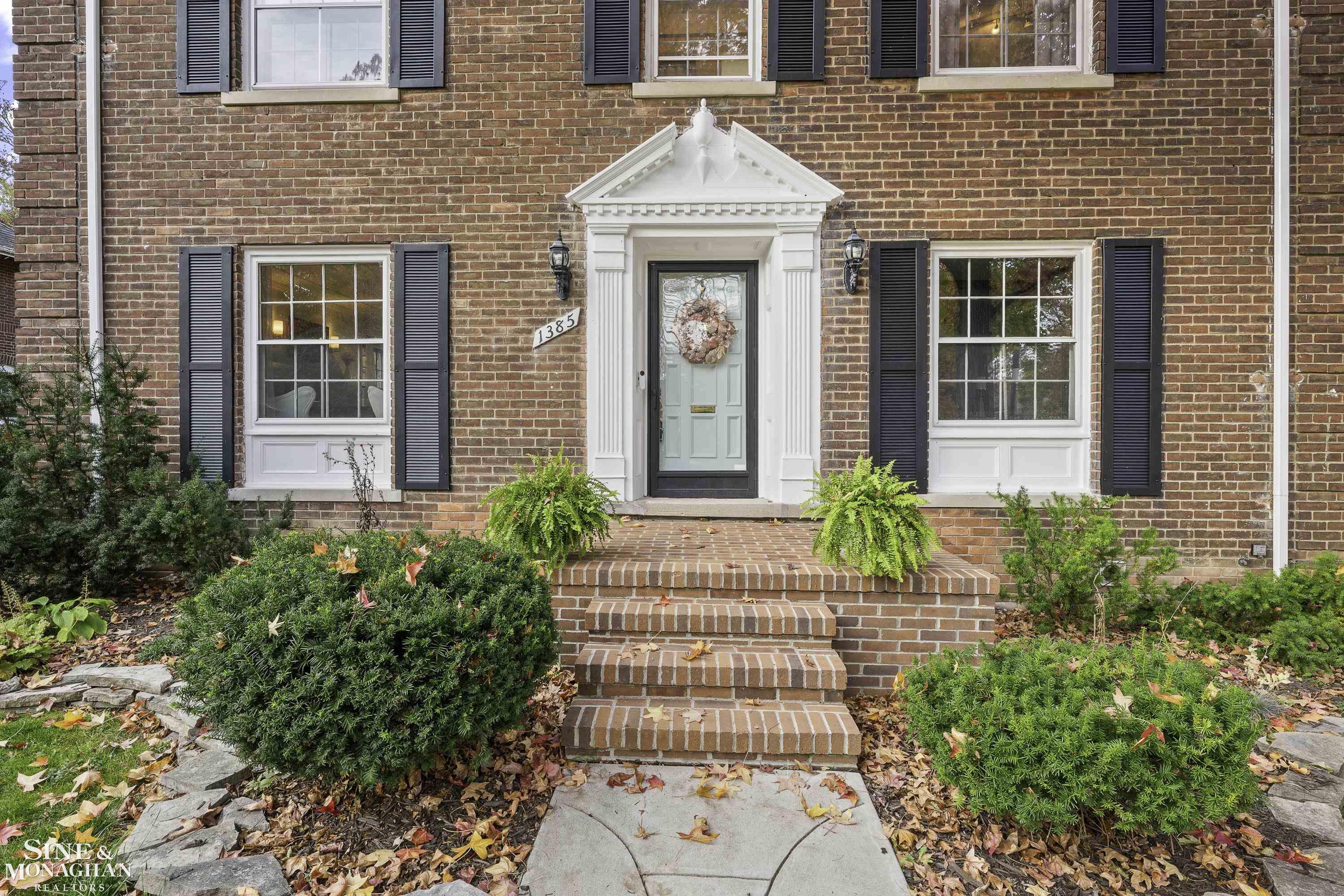 1385 Devonshire Road