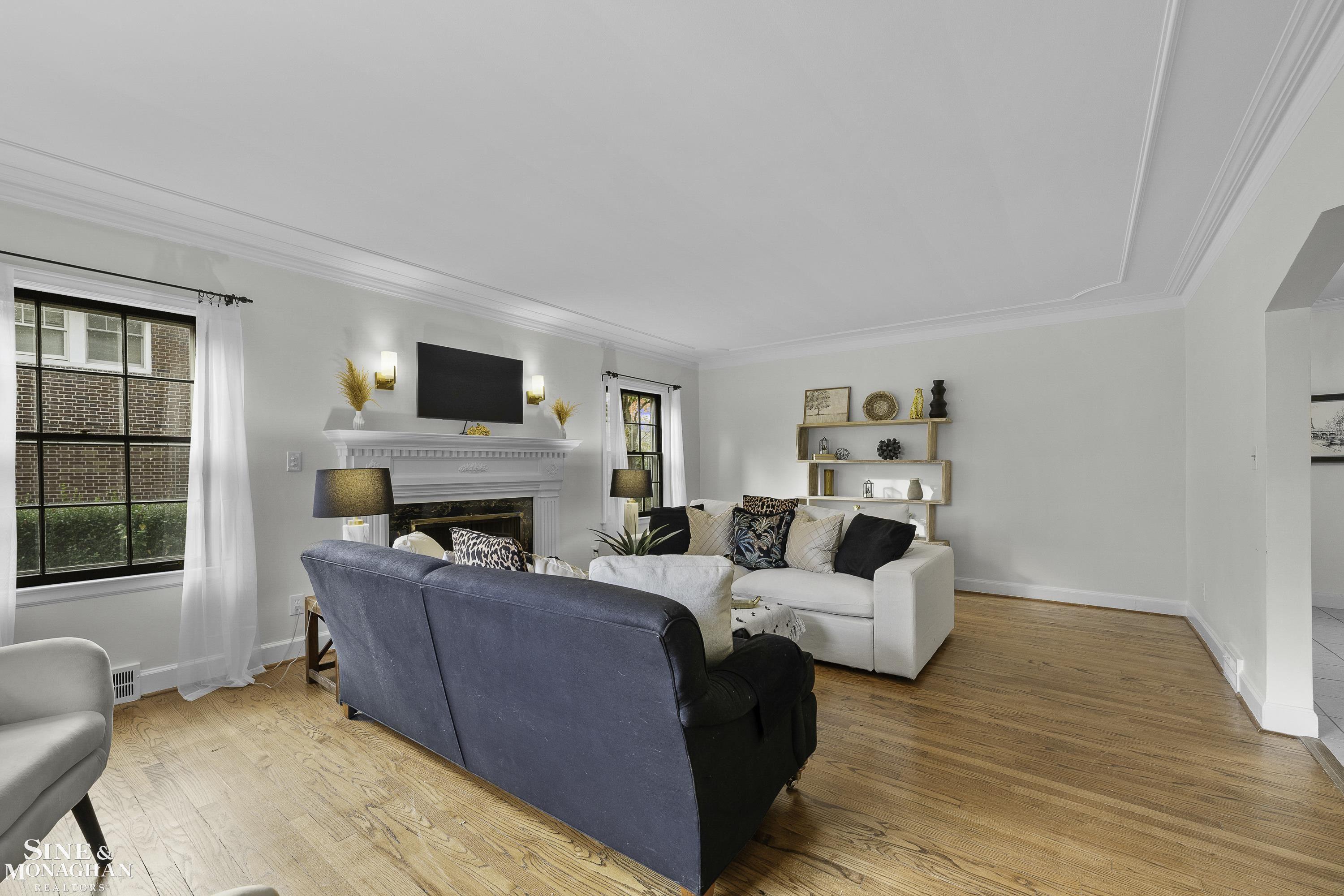 1385 Devonshire Road