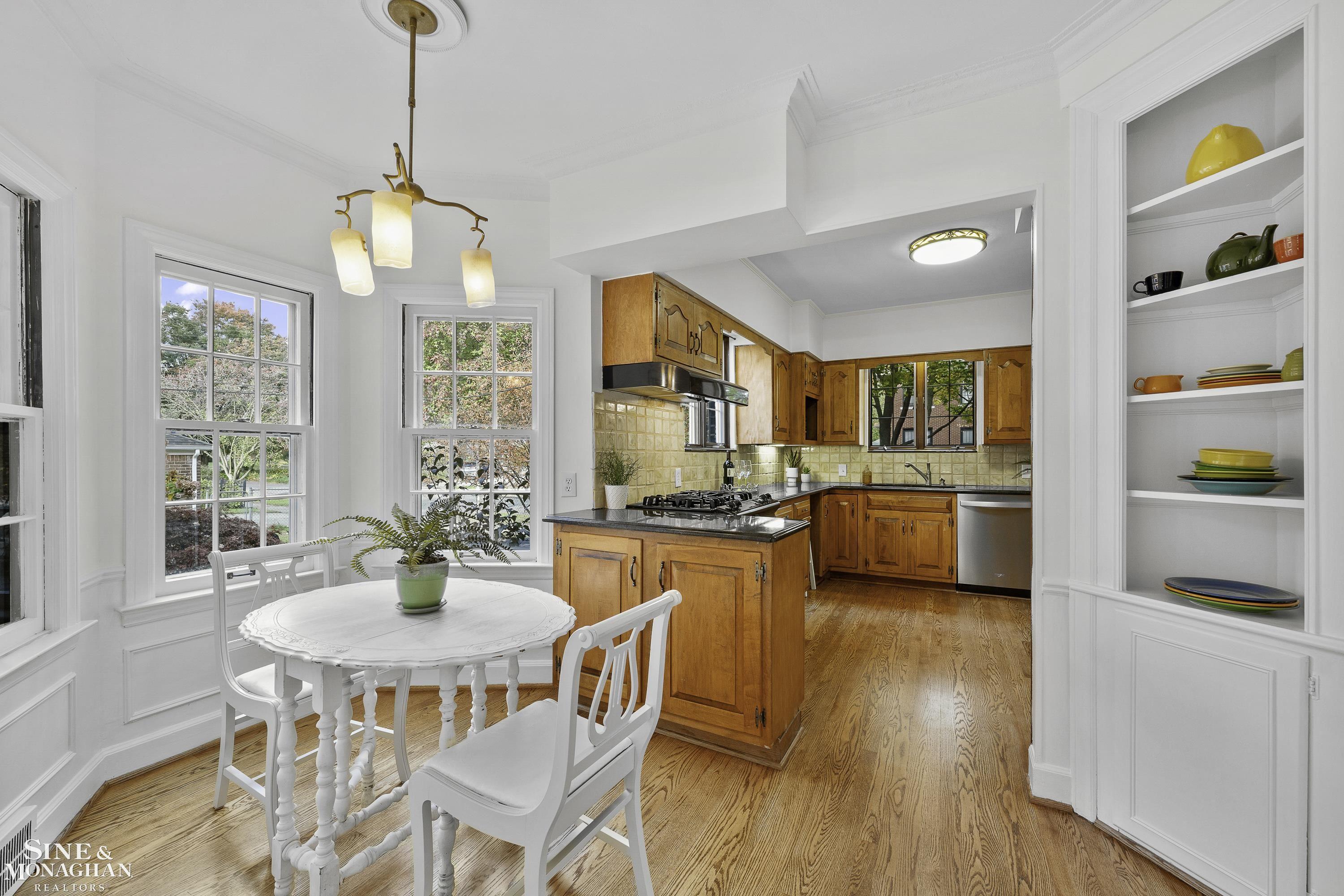 1385 Devonshire Road