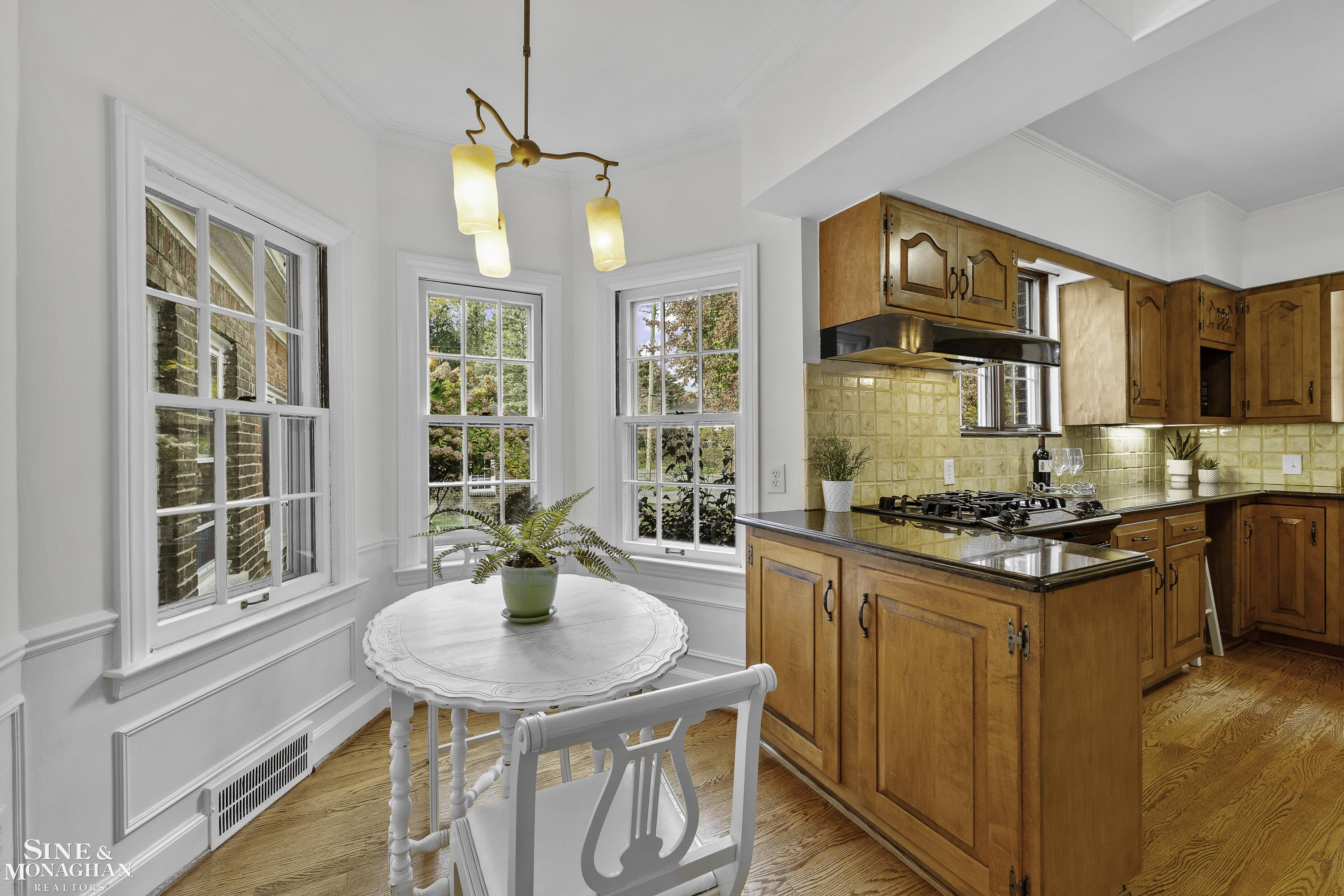 1385 Devonshire Road