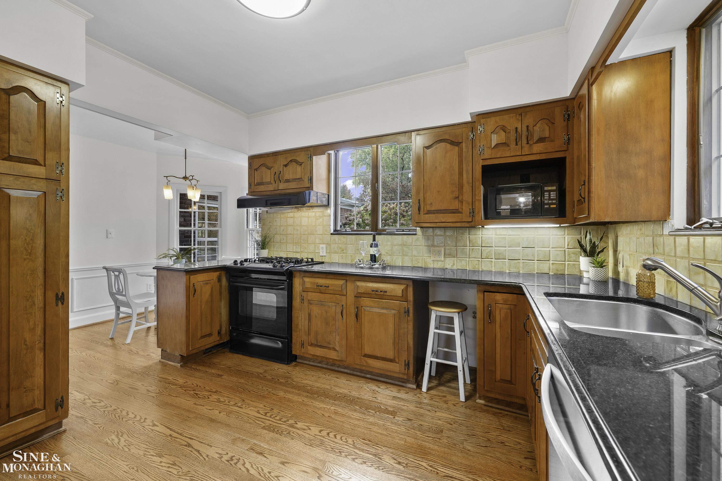 1385 Devonshire Road