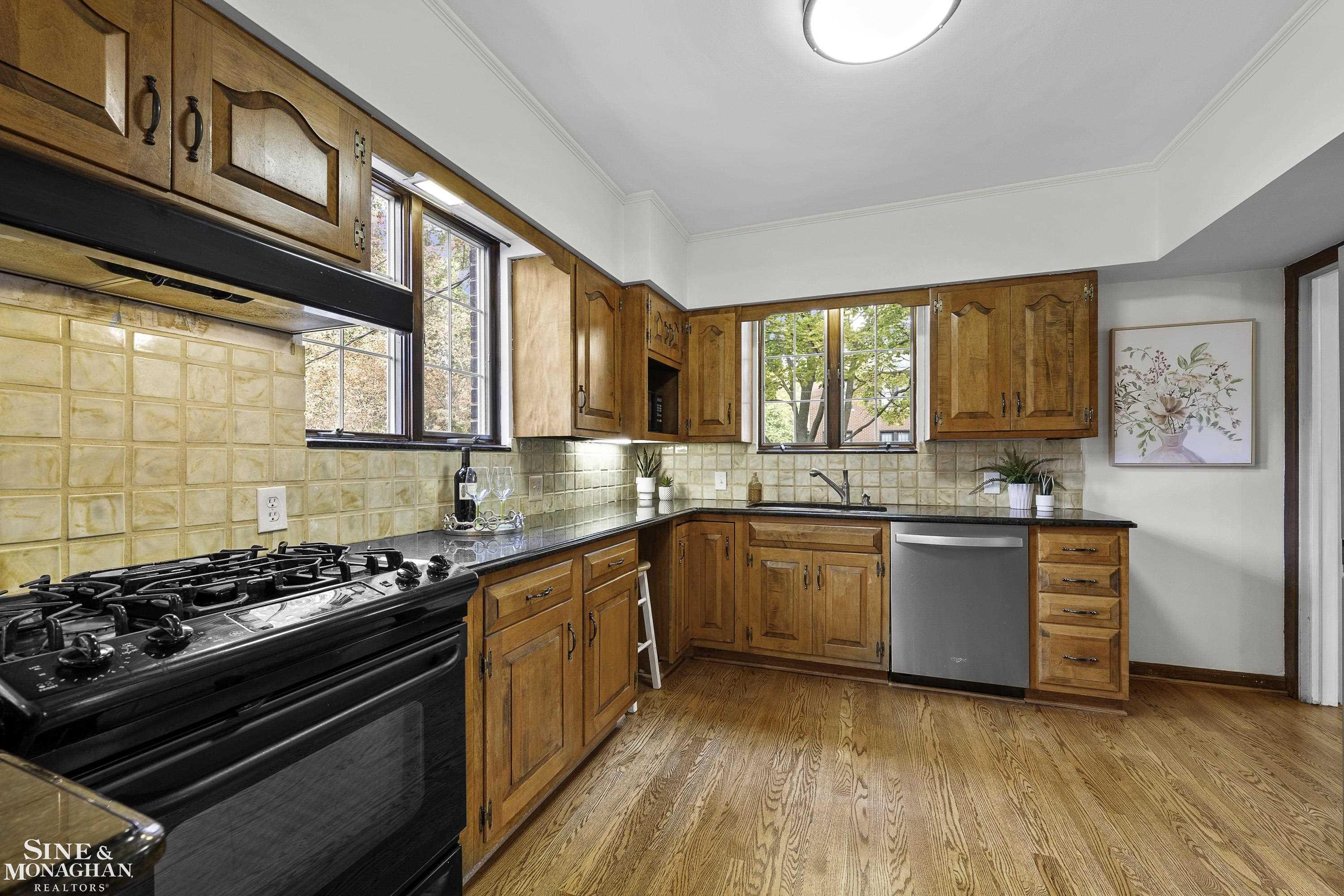 1385 Devonshire Road