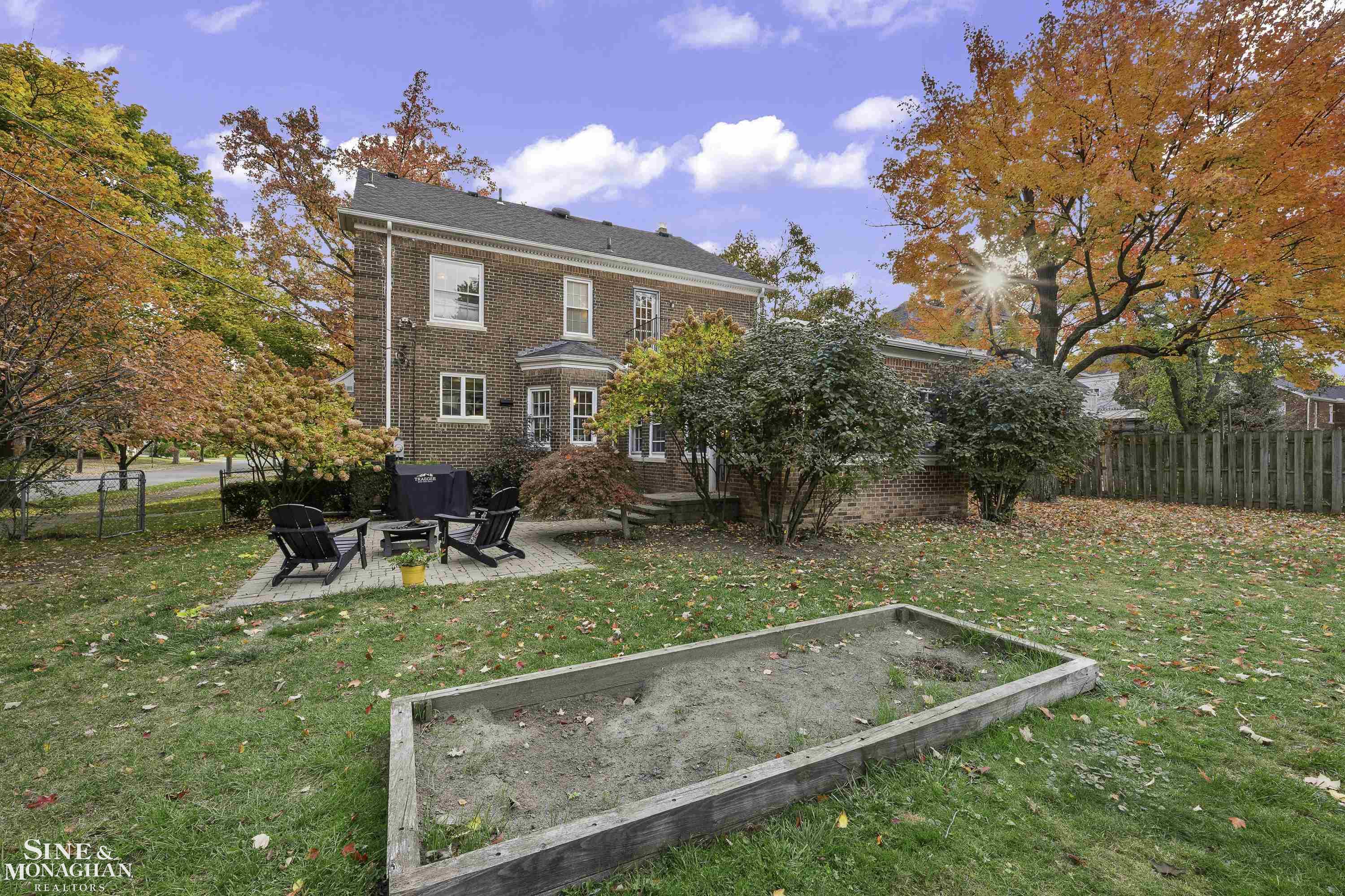 1385 Devonshire Road