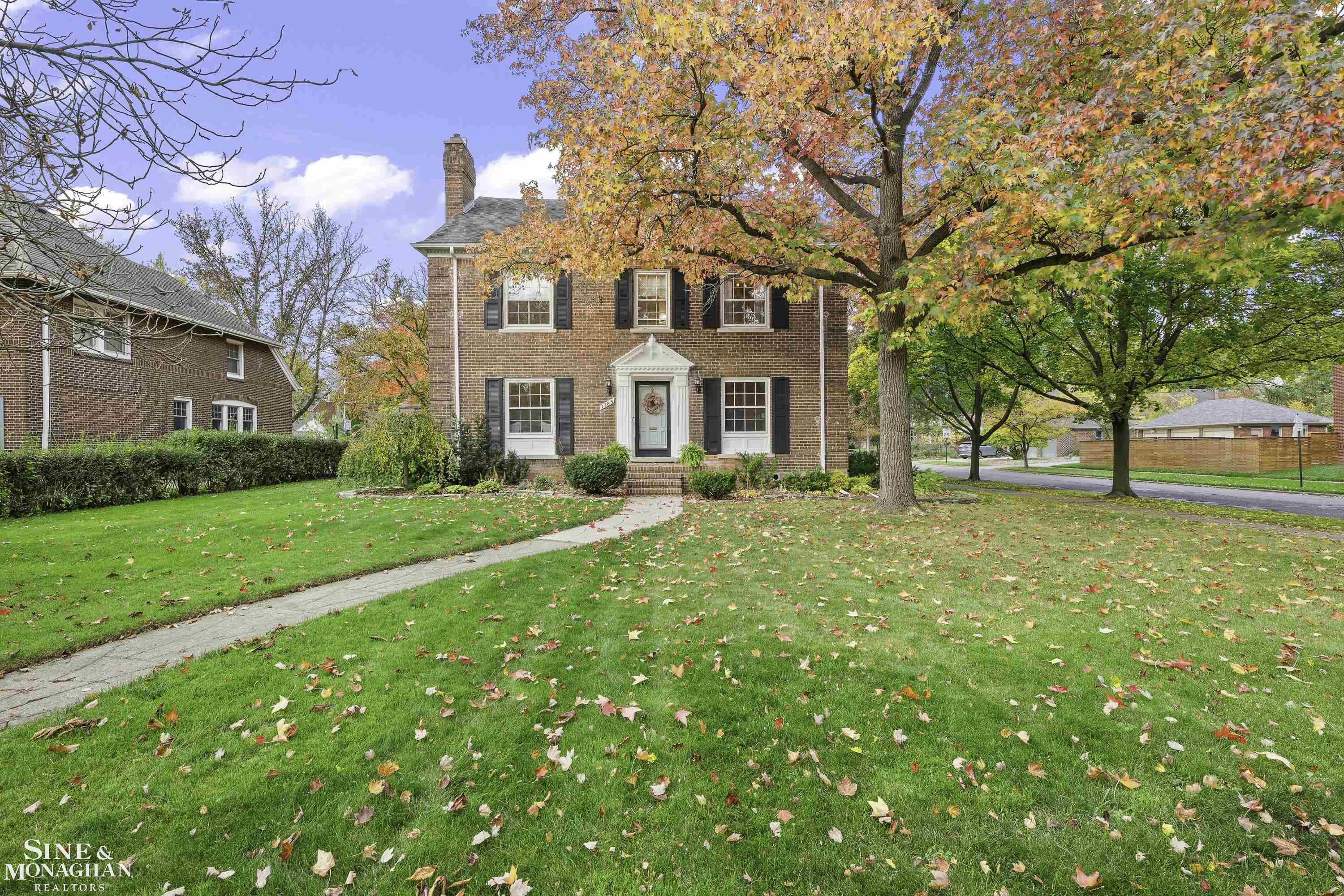 1385 Devonshire Road