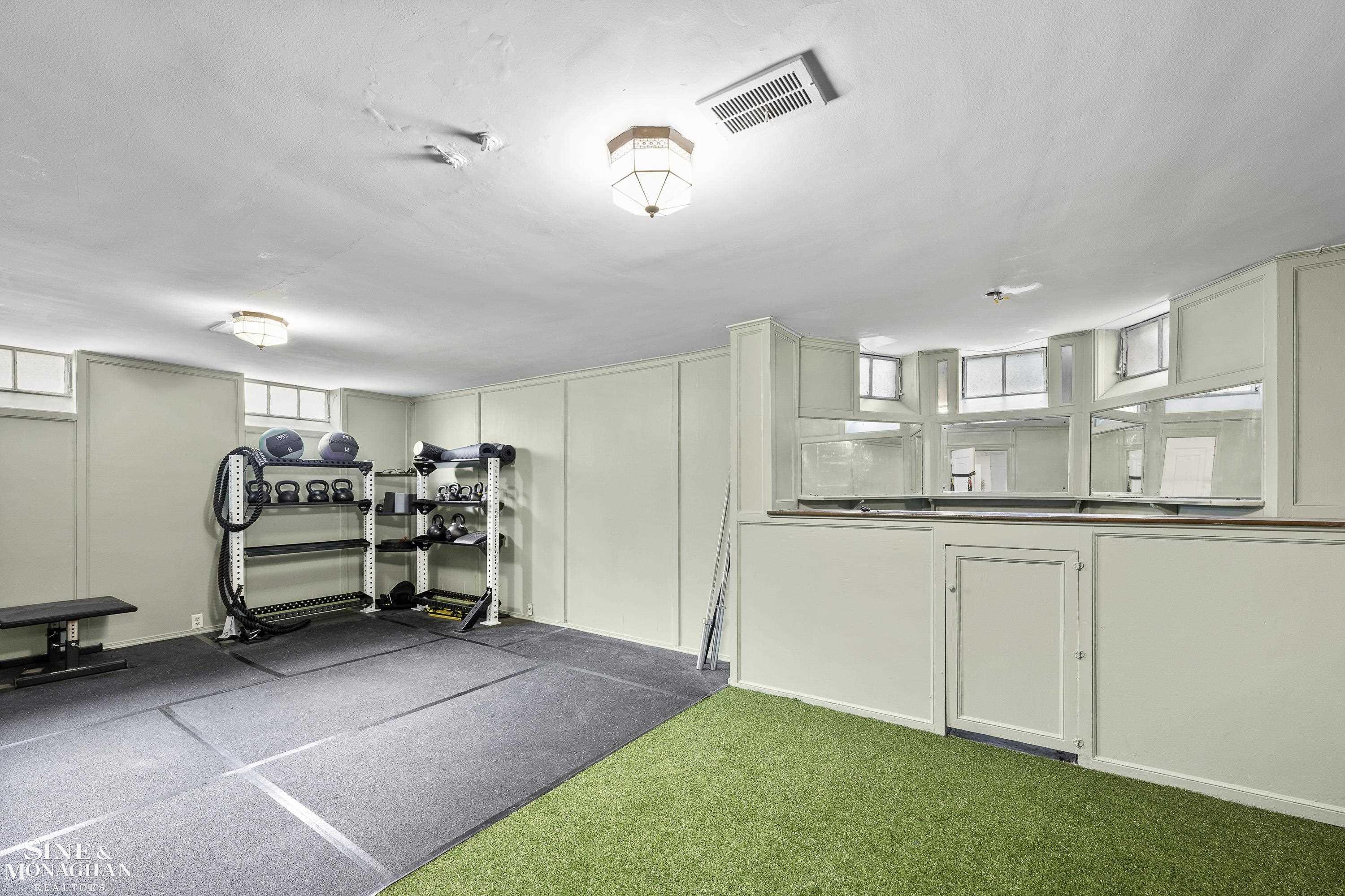 1385 Devonshire Road