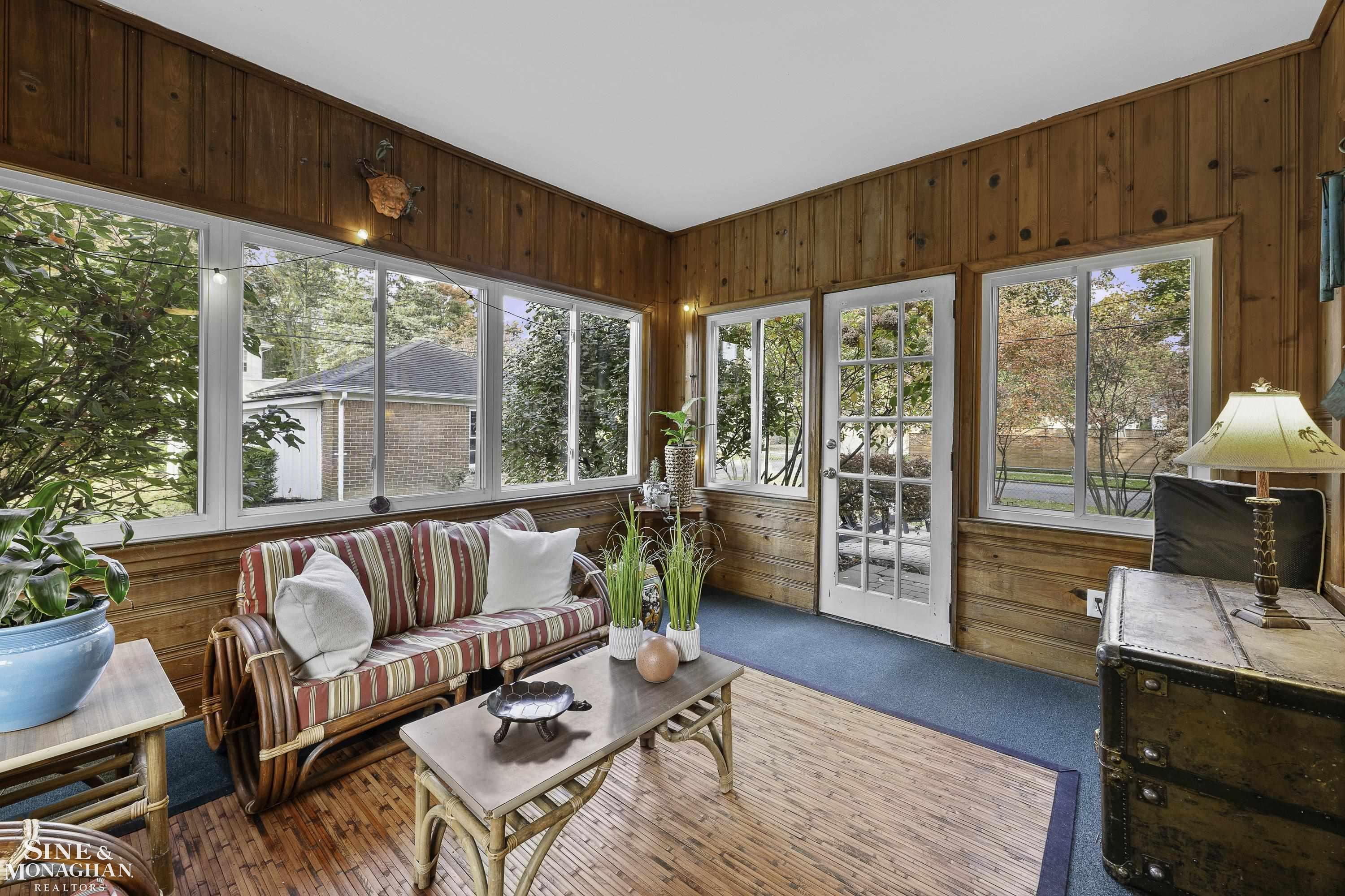 1385 Devonshire Road