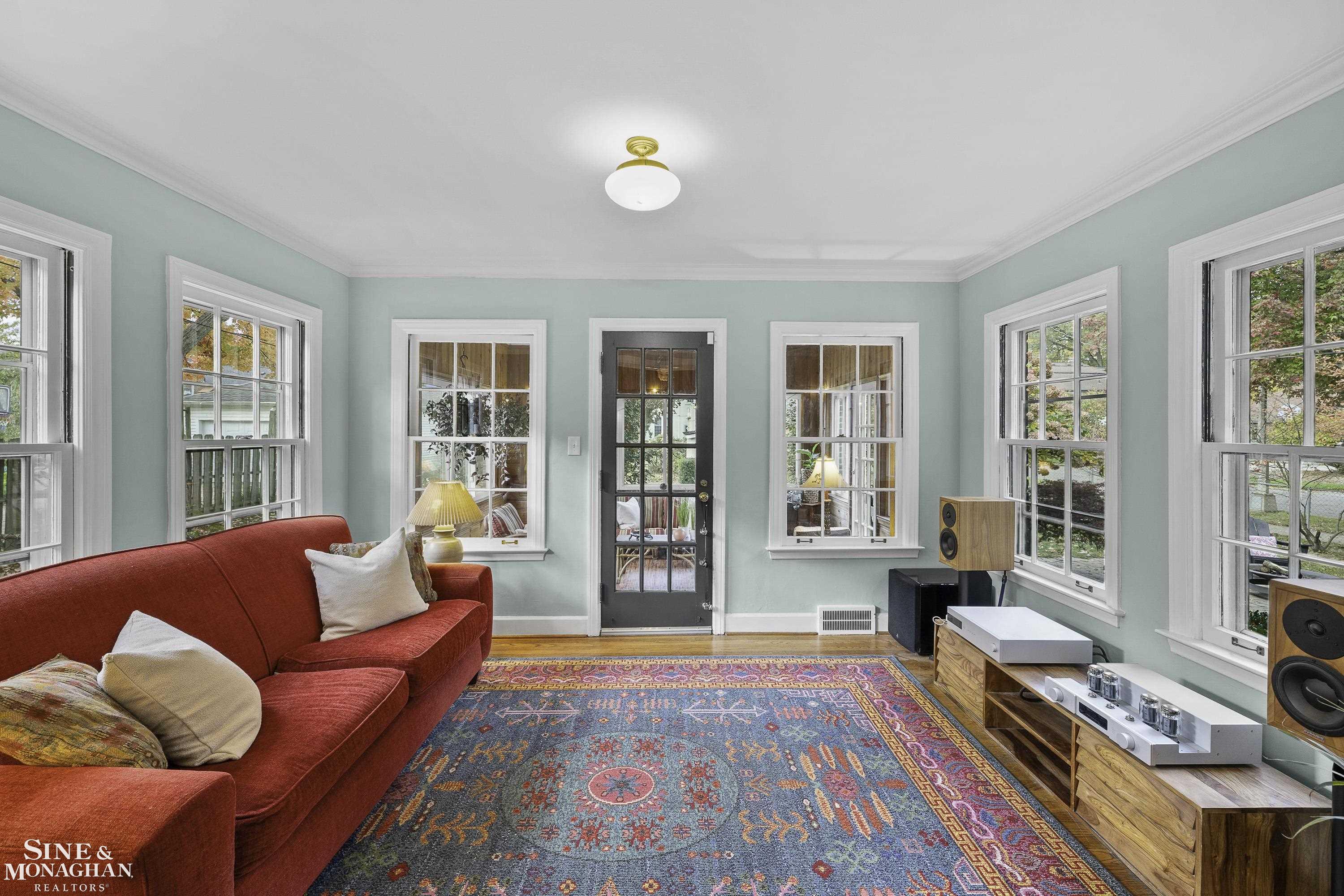 1385 Devonshire Road