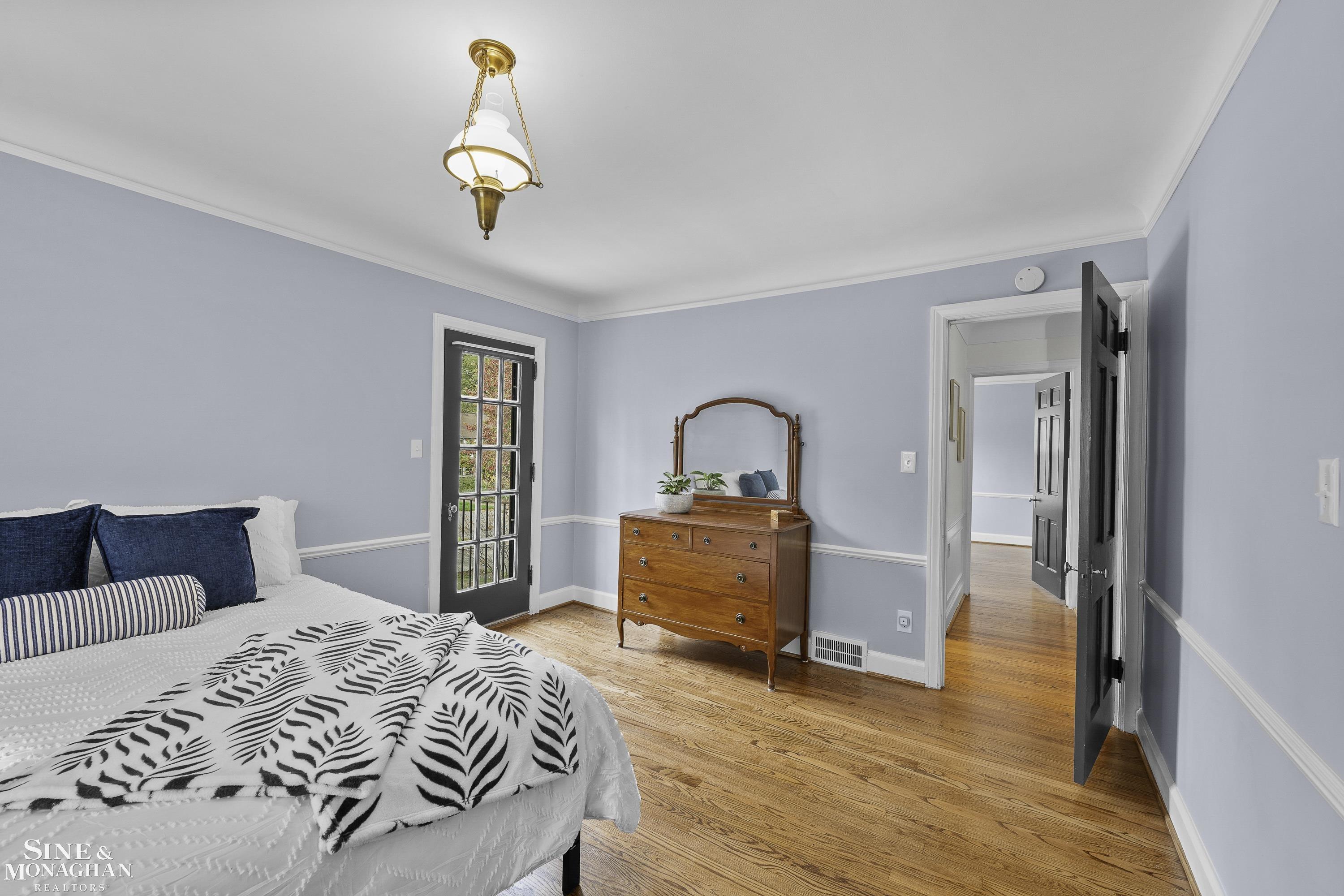 1385 Devonshire Road