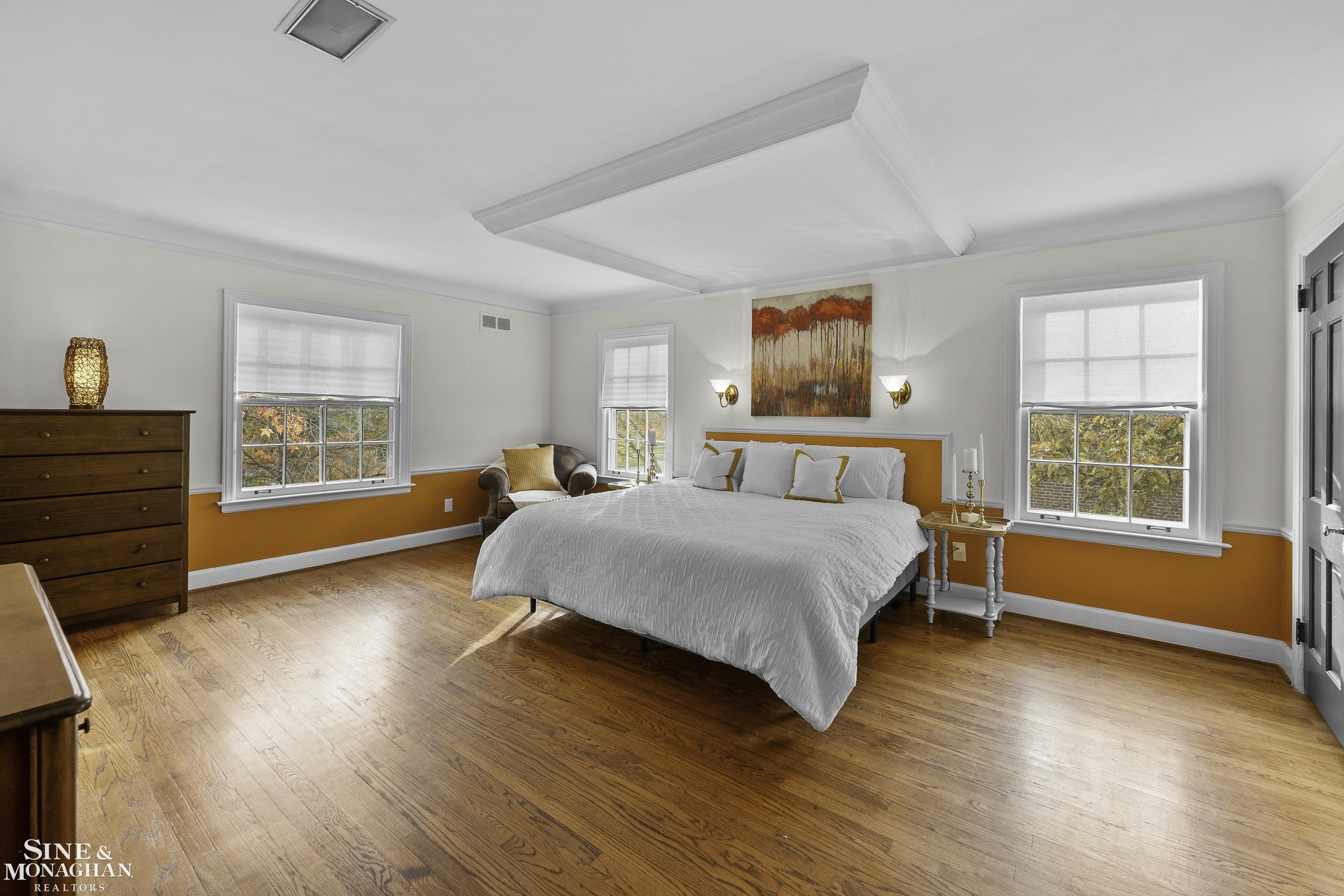 1385 Devonshire Road