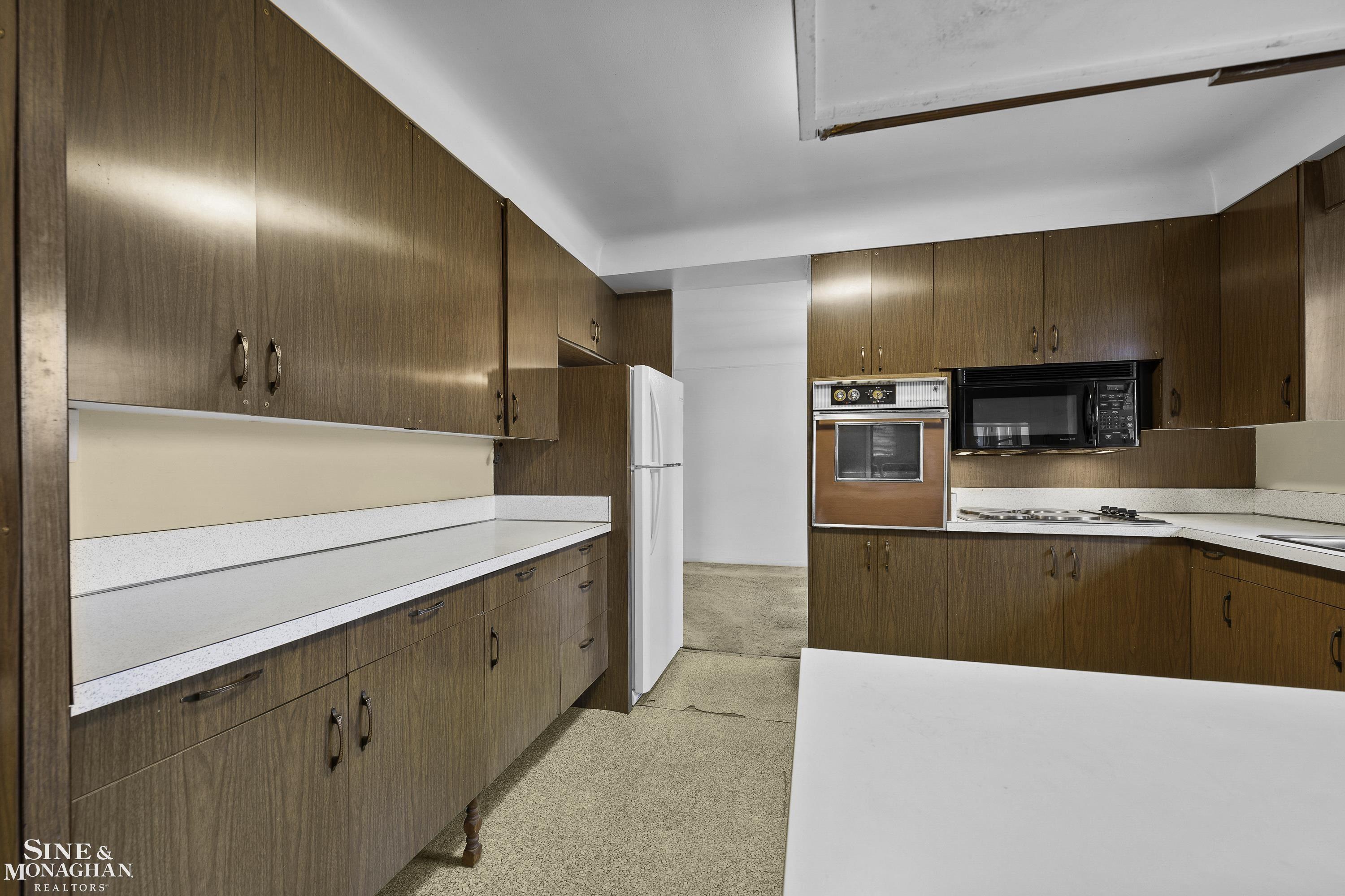 41400 Windmill Street