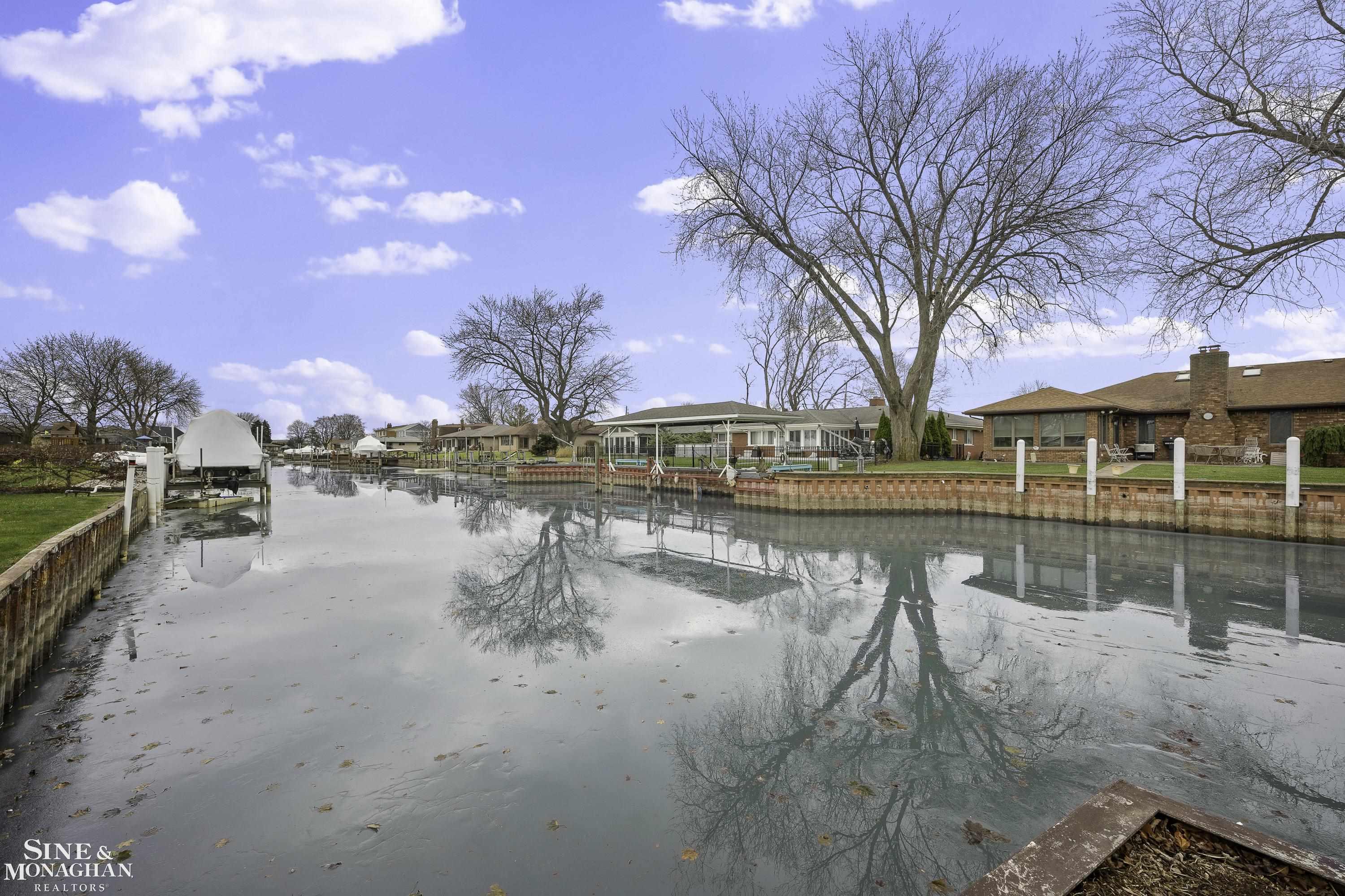 41400 Windmill Street