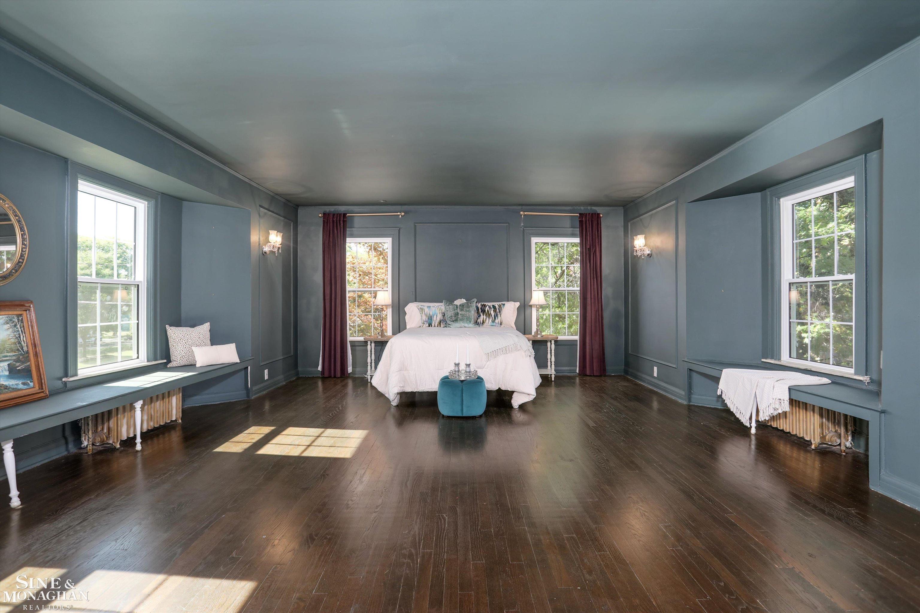 1550 W Boston Boulevard