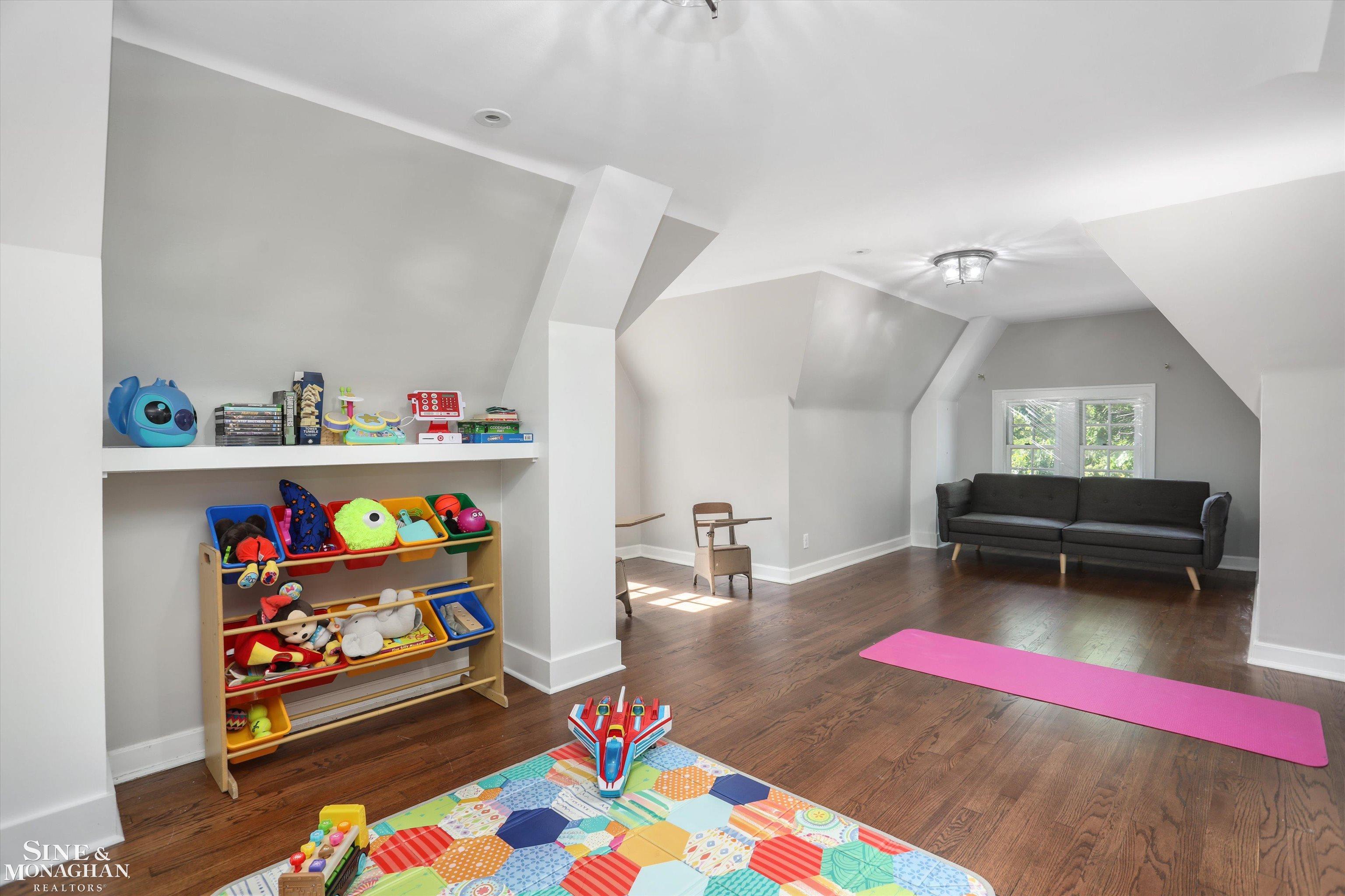 1550 W Boston Boulevard