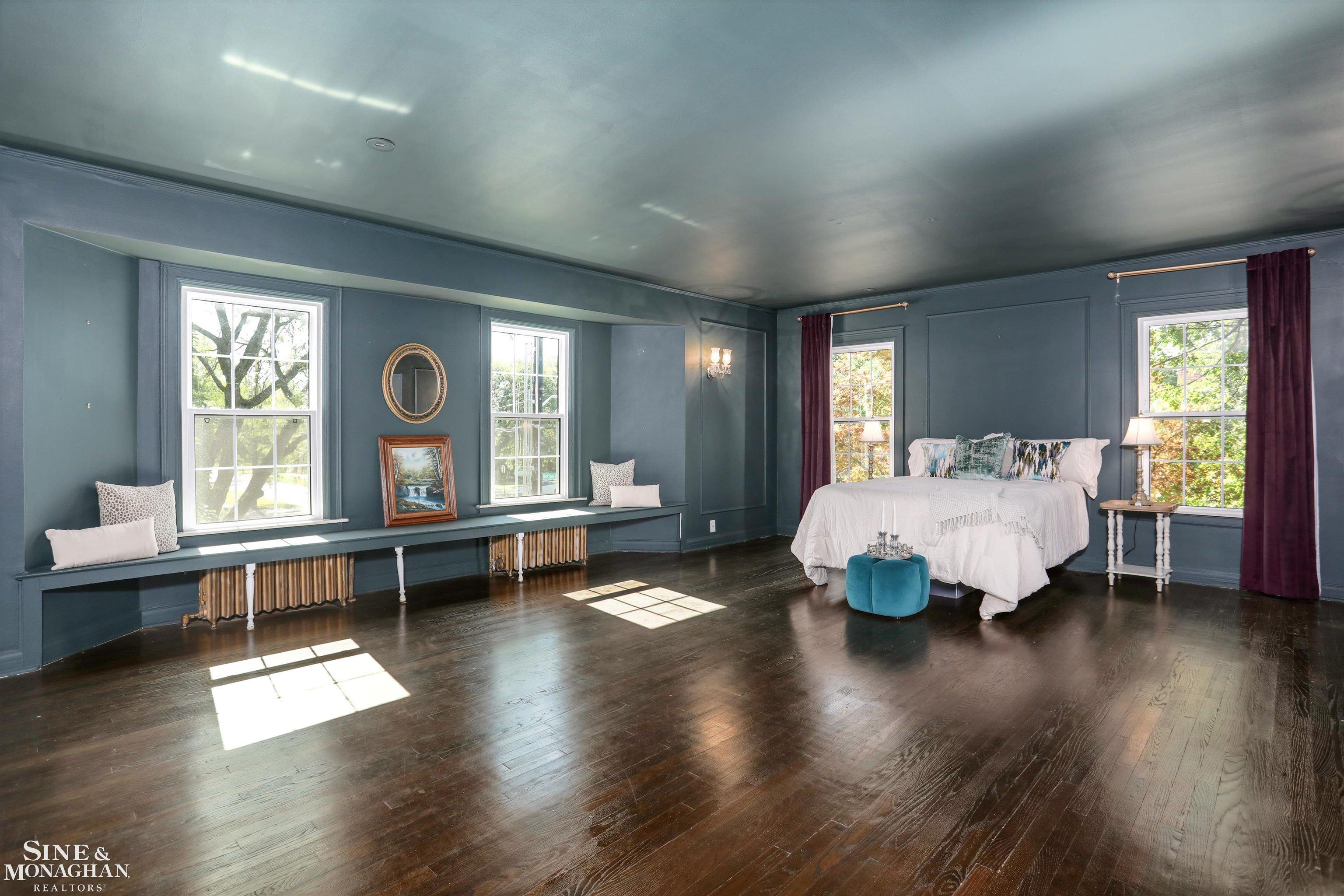 1550 W Boston Boulevard