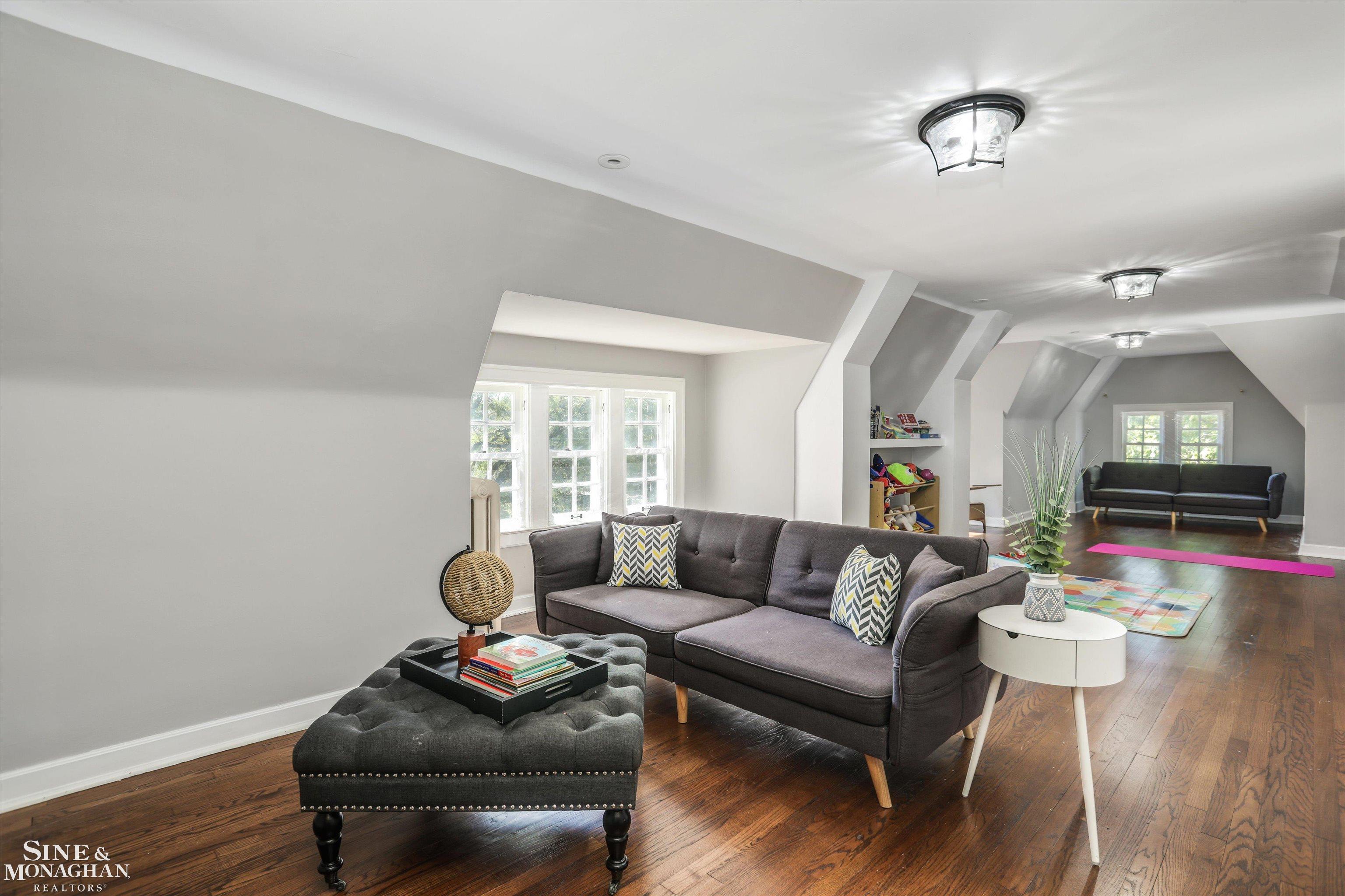 1550 W Boston Boulevard