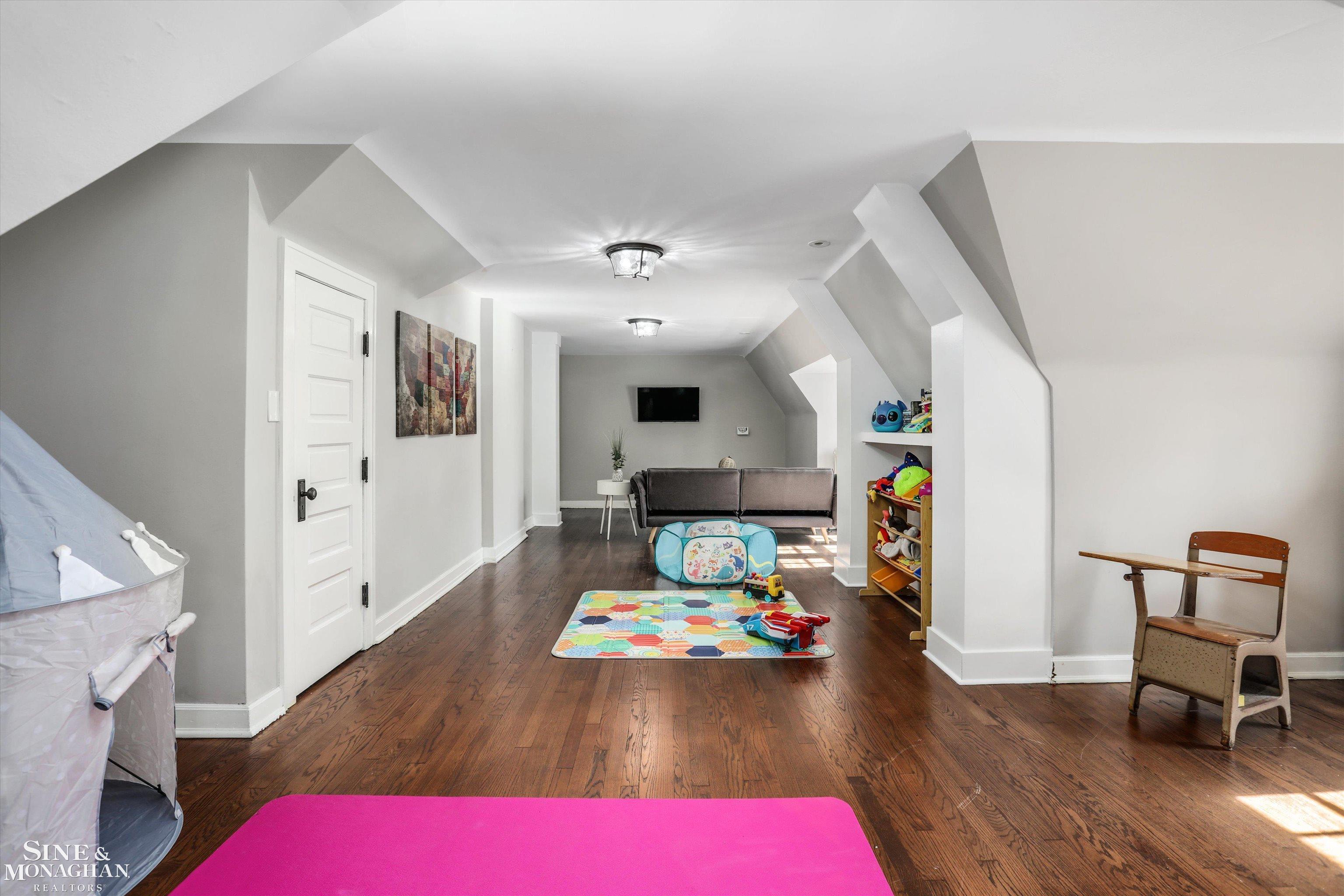 1550 W Boston Boulevard