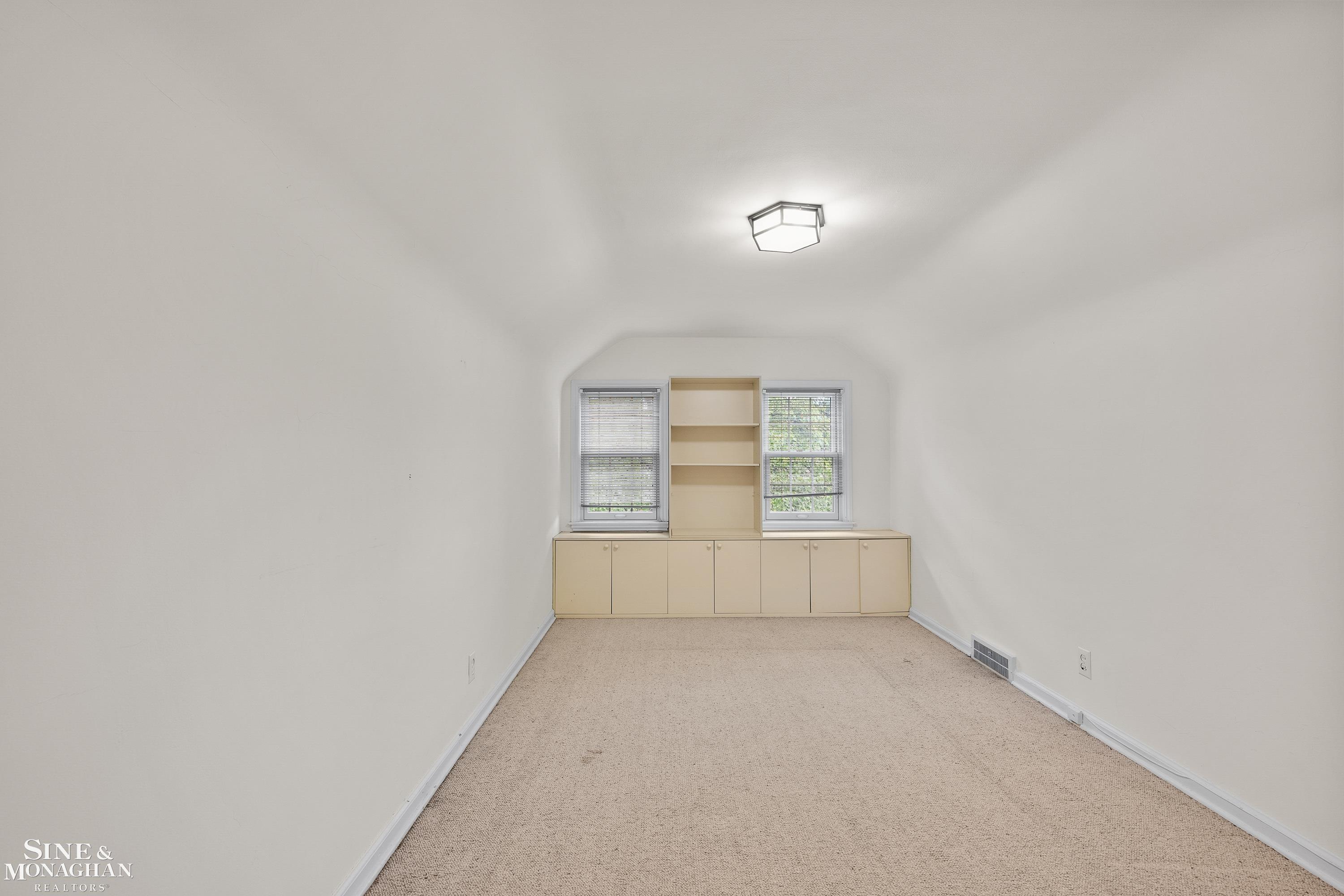 16908 Saint Paul Street