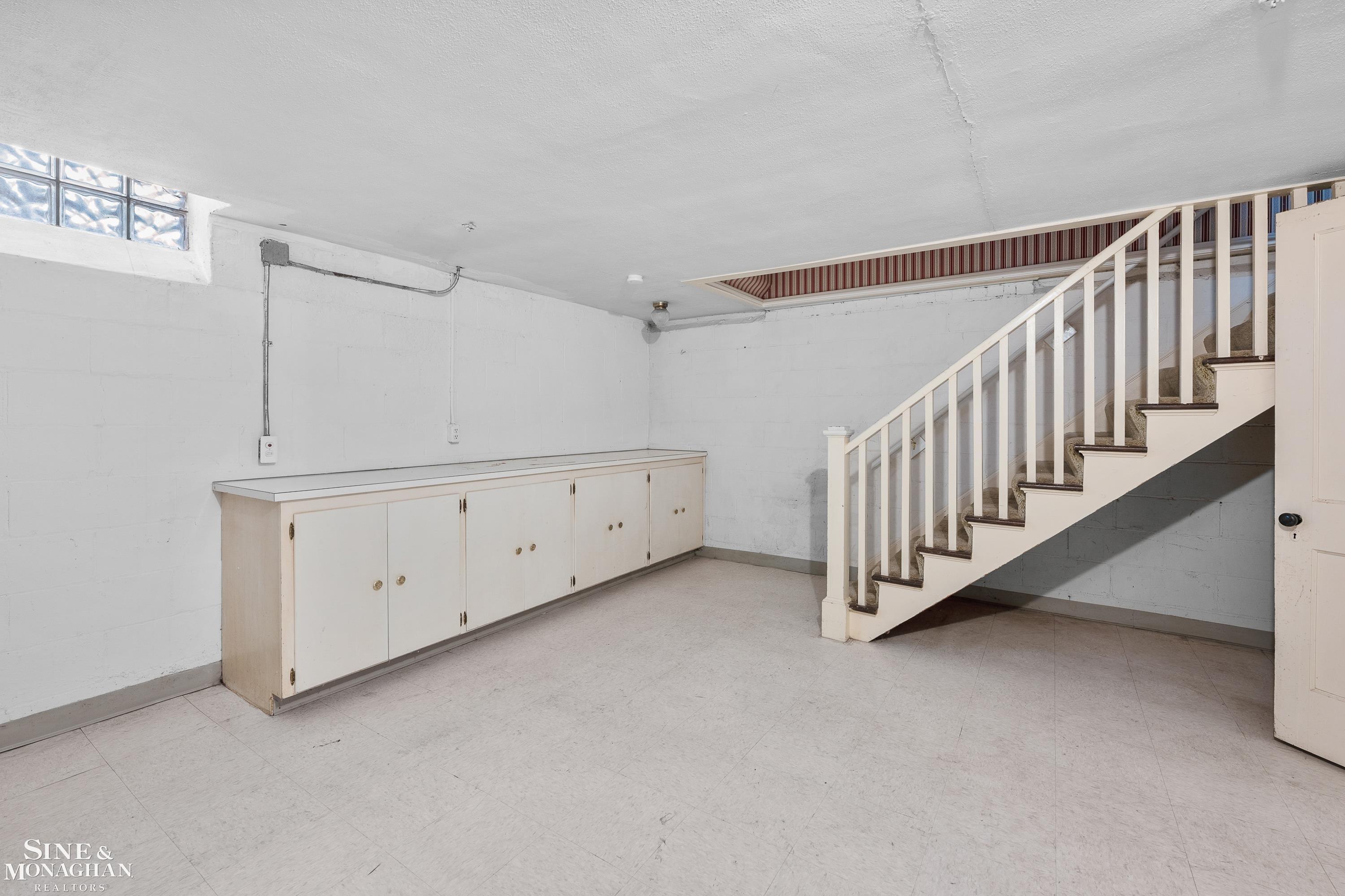 16908 Saint Paul Street